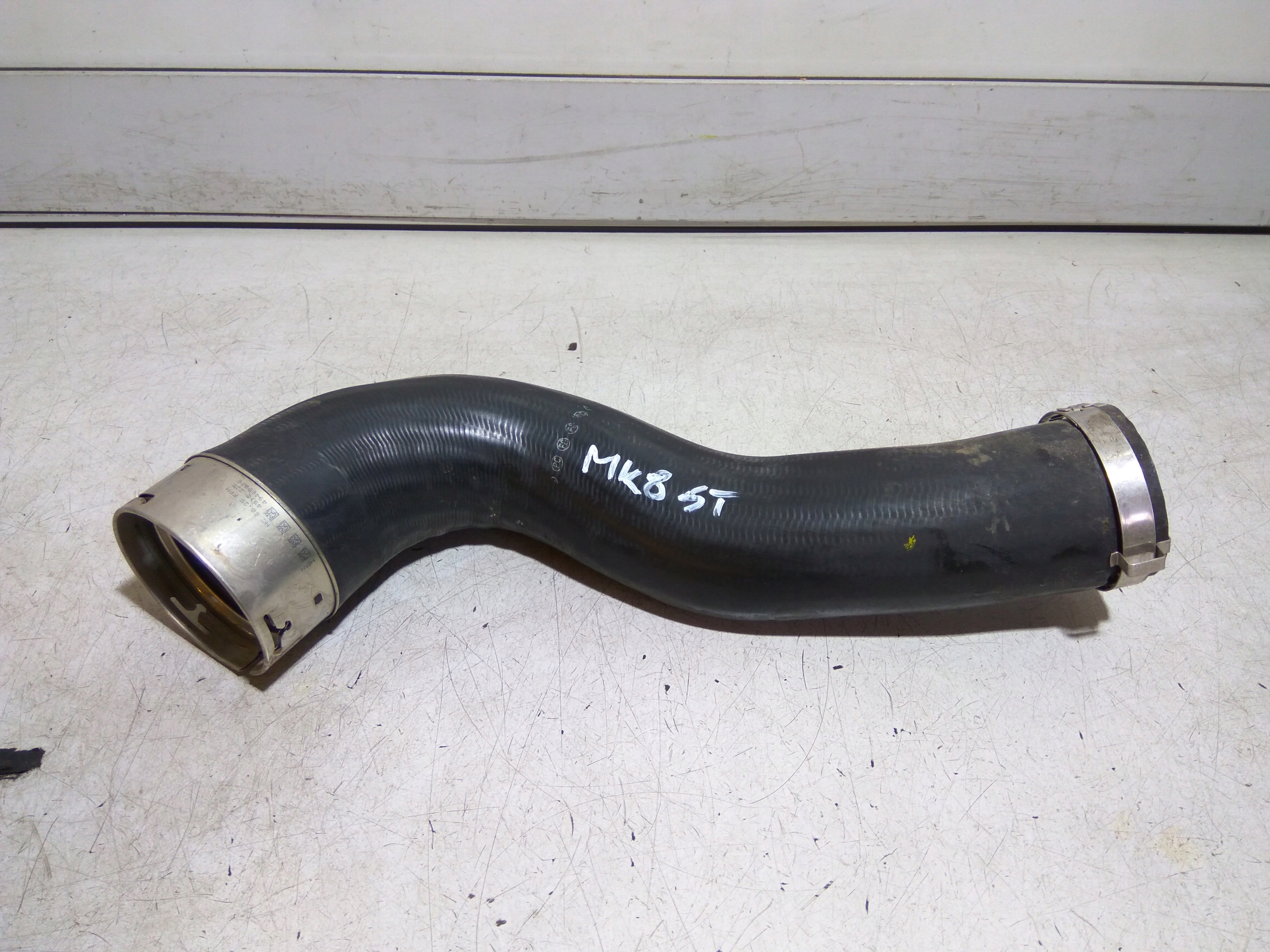 K1BY-6F074-AA - FORD FIESTA MK8 ST ТРУБА ИНТЕРКУЛЕРА 1.5 EB