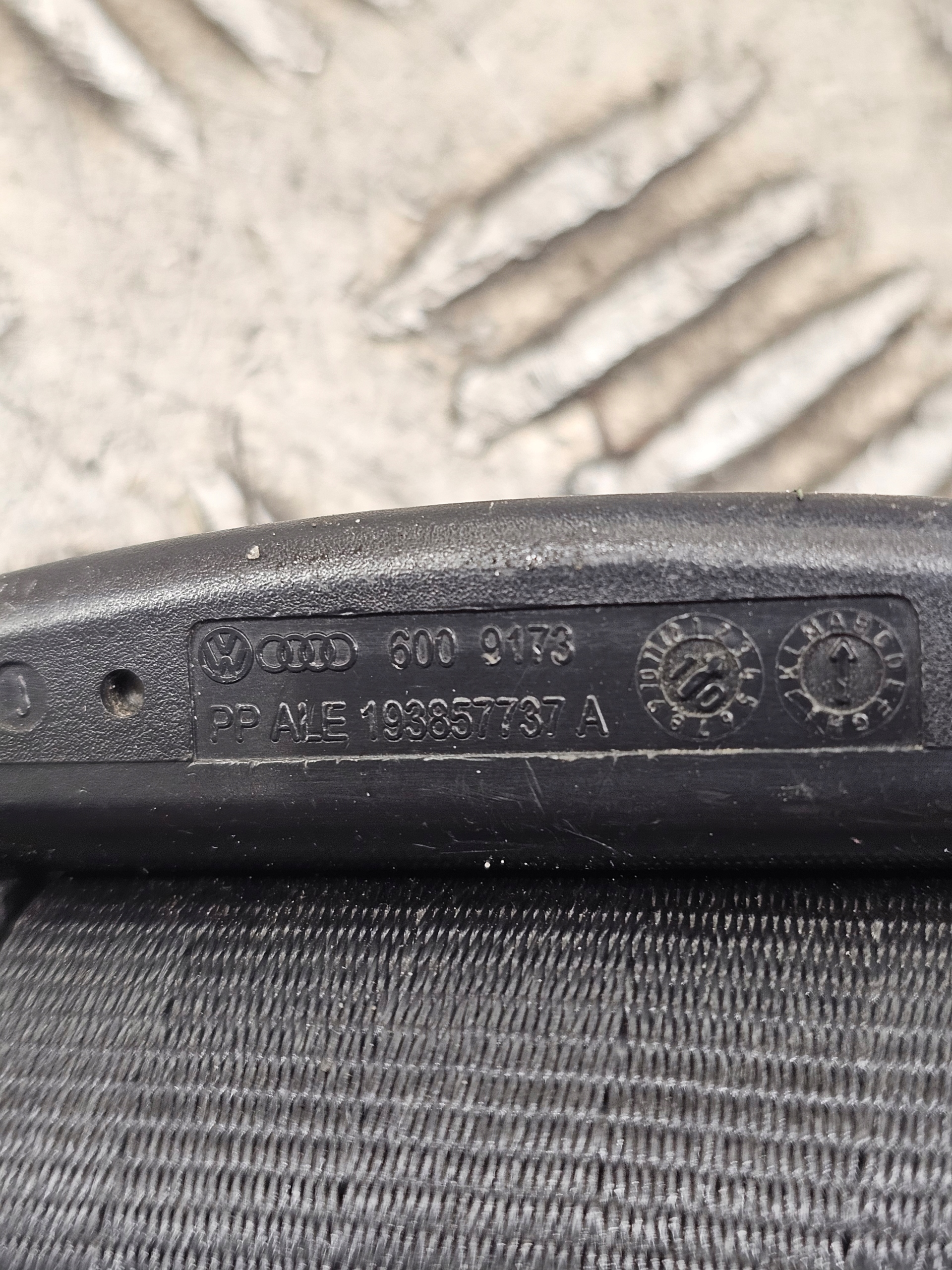 Gurten Sicherheits links heck SKODA OCTAVIA MK2 1Z0857447E