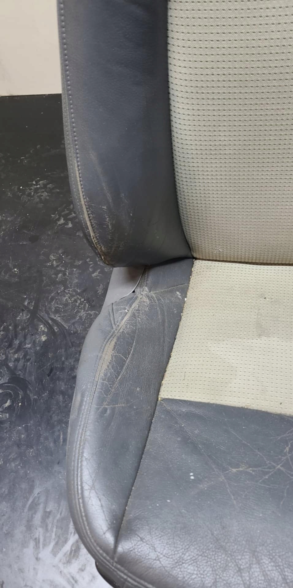 seat right front front of the passenger SAAB 93 9-3 II 02