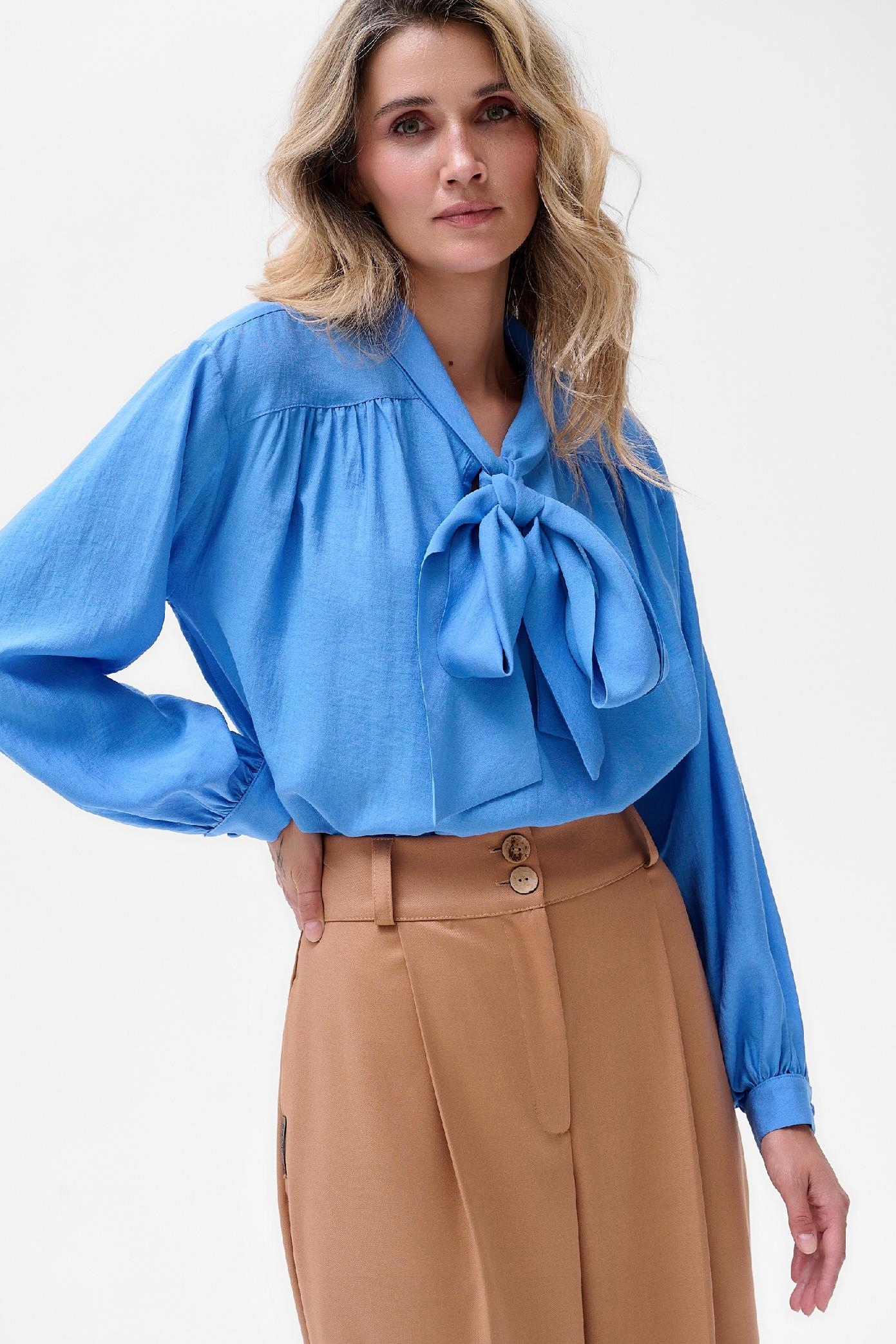 Elegantní dámská halenka se zavazováním na výstřihu Lea blue shadow vel. 40/42