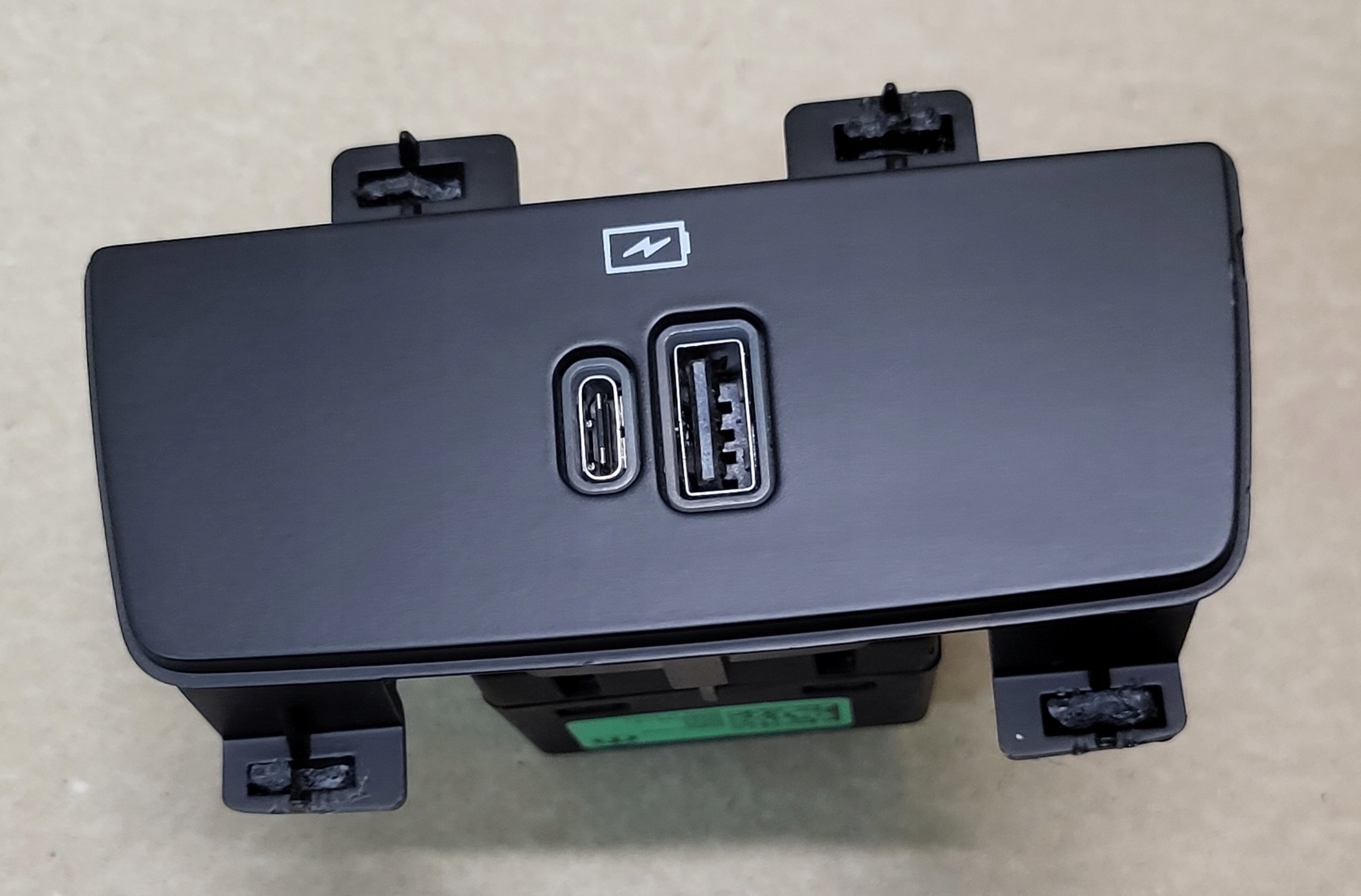 WEJSCIE PORT USB Adapter, Stecker Blende Abdeckung PANEL ALFA ROMEO TONALE OE