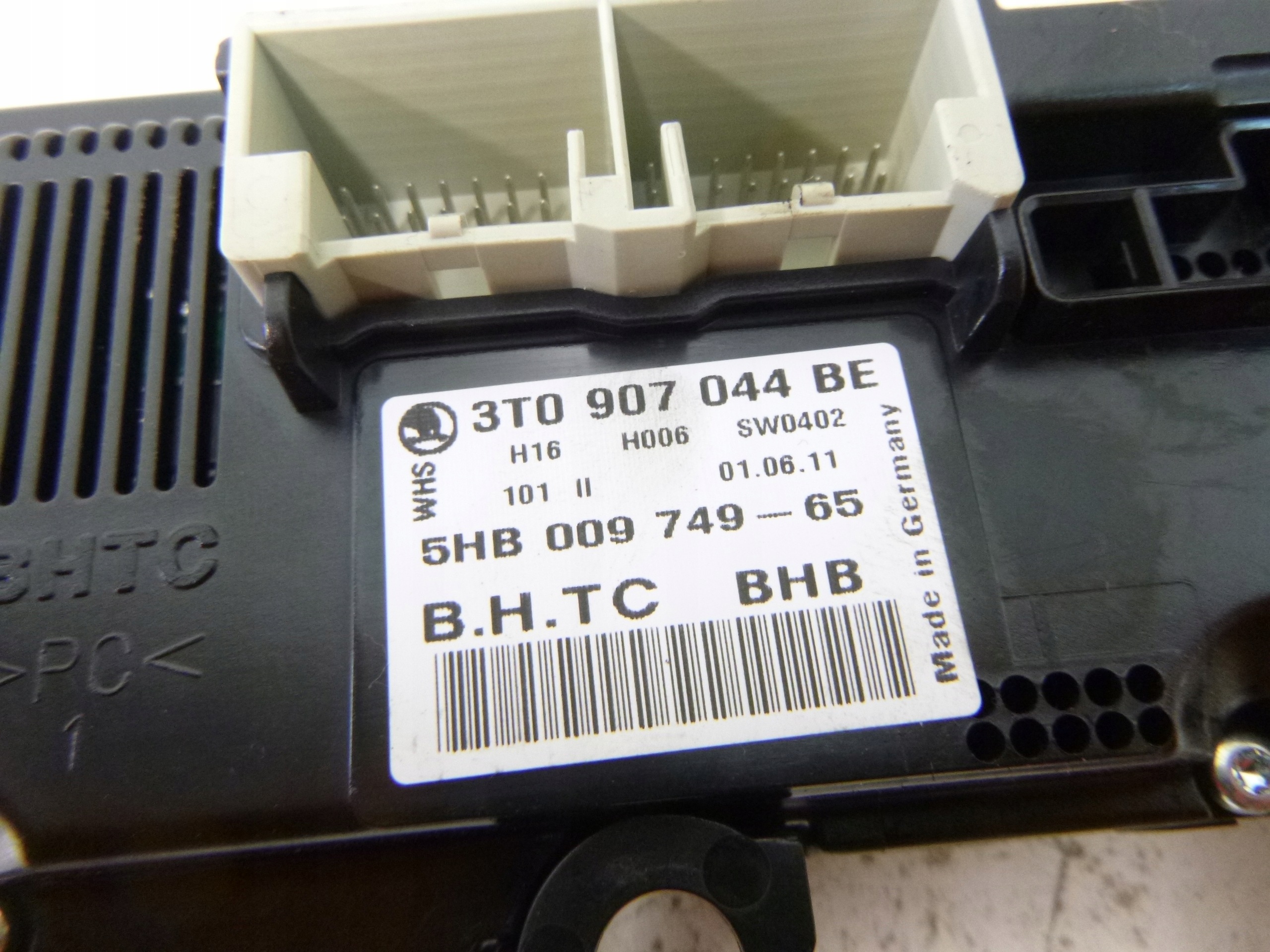 Panel des lüfters climatronic grzane sitze Skoda Octavia II FL 3T0907044BE