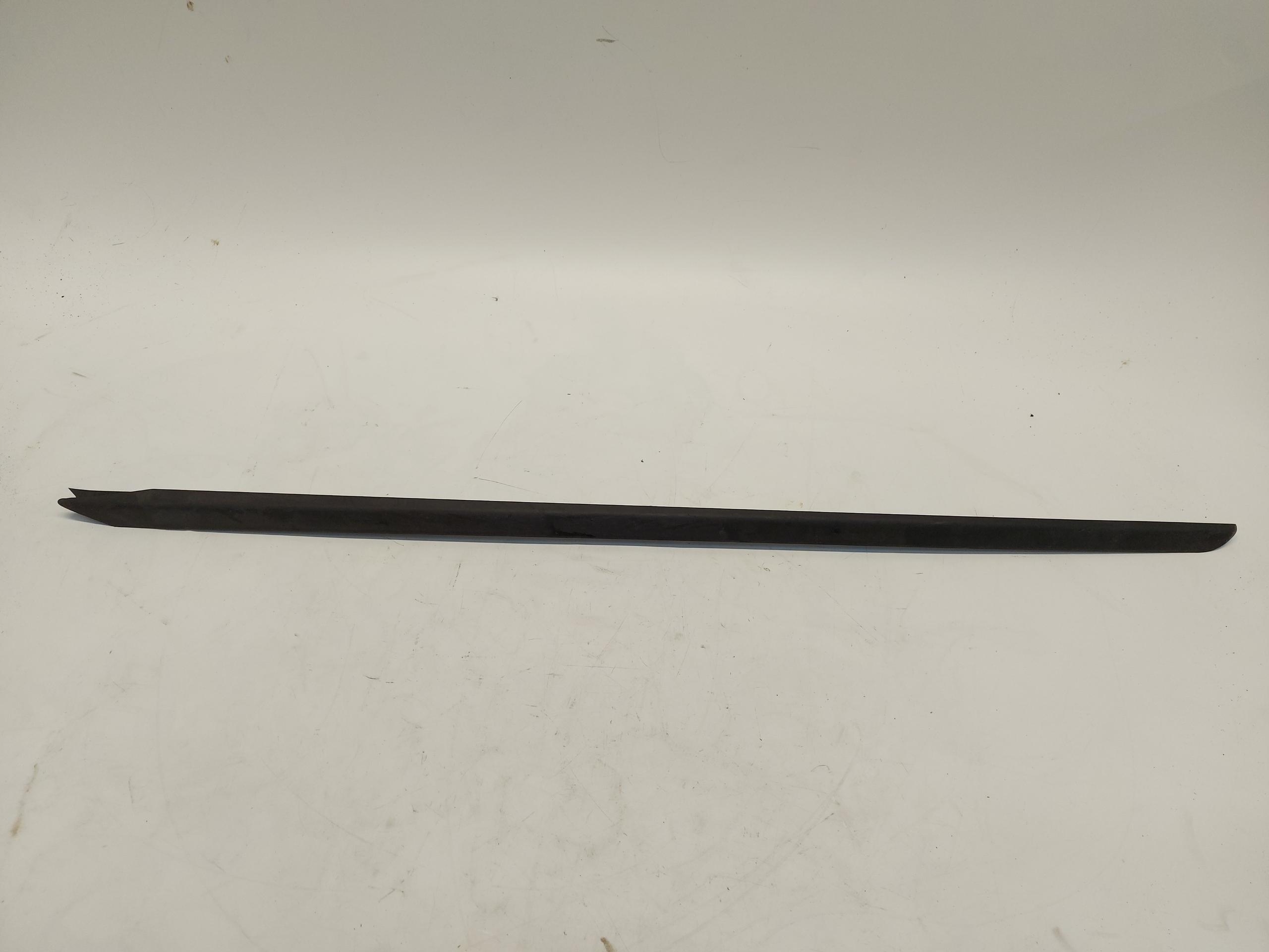 VW ID4 11A , 2024r SUV 5D moulding windows CZOLOWEJ left front