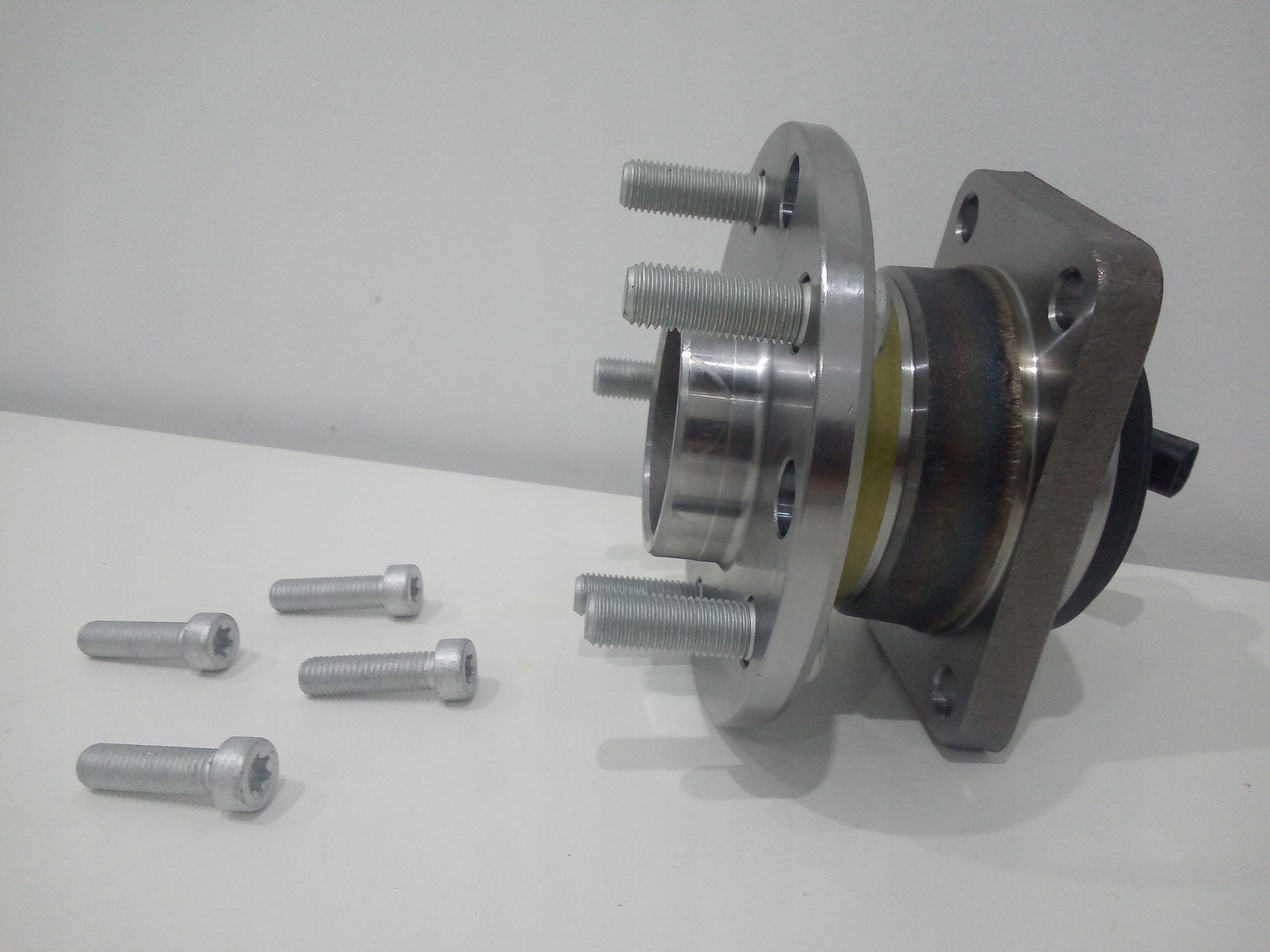 PIASTA KOLA LOZYSKO TYL FORD MONDEO III 00 07 MK3 Installation side rear