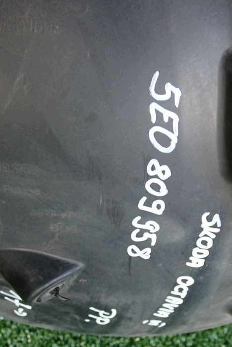 SKODA OCTAVIA III LIFT 17- mudguard right front front 5E0809958