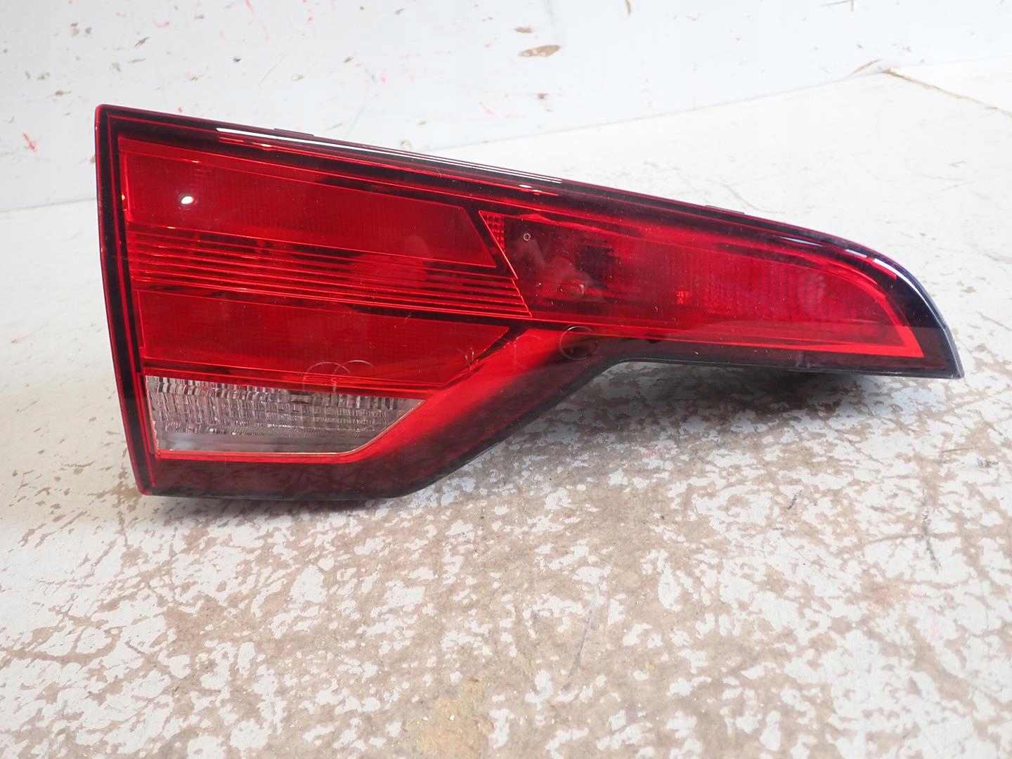 light rear part rear left AUDI A4 B9 2015- KOMBI 8W