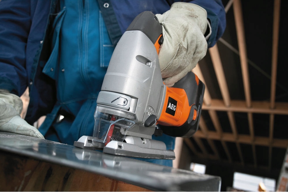 AEG 18BST18X WYRZYNARKA AKUMULATOROWA Marka AEG