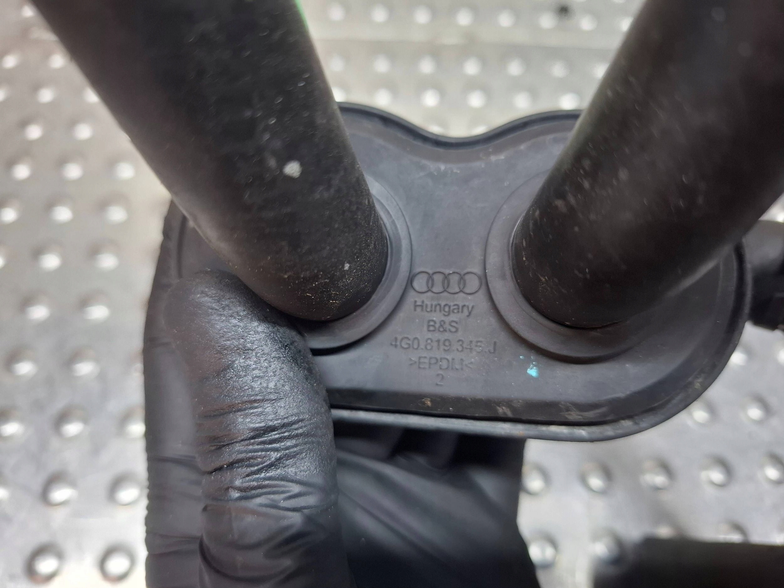 crijevo prijenos cijev vode 4G0819350S AUDI A6 C7 2.0 TDI