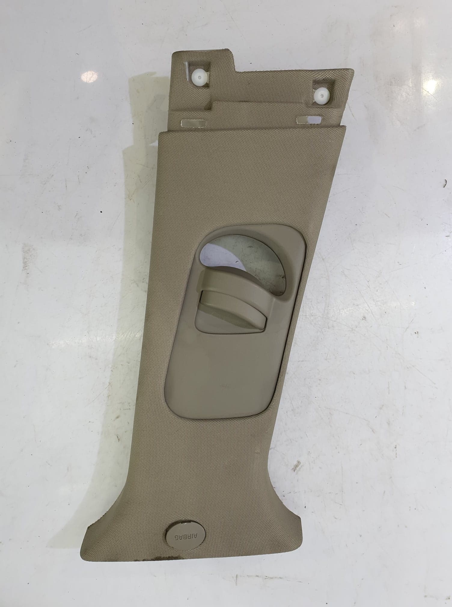 KIA SORENTO III крышка правой стойки 85843-C5000