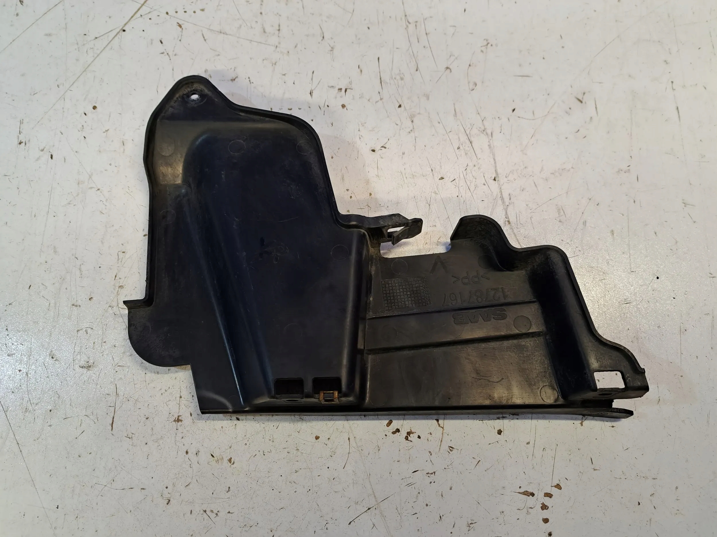 Saab 9-3 93 cover lower left below bumper 12787167 bracket covers left