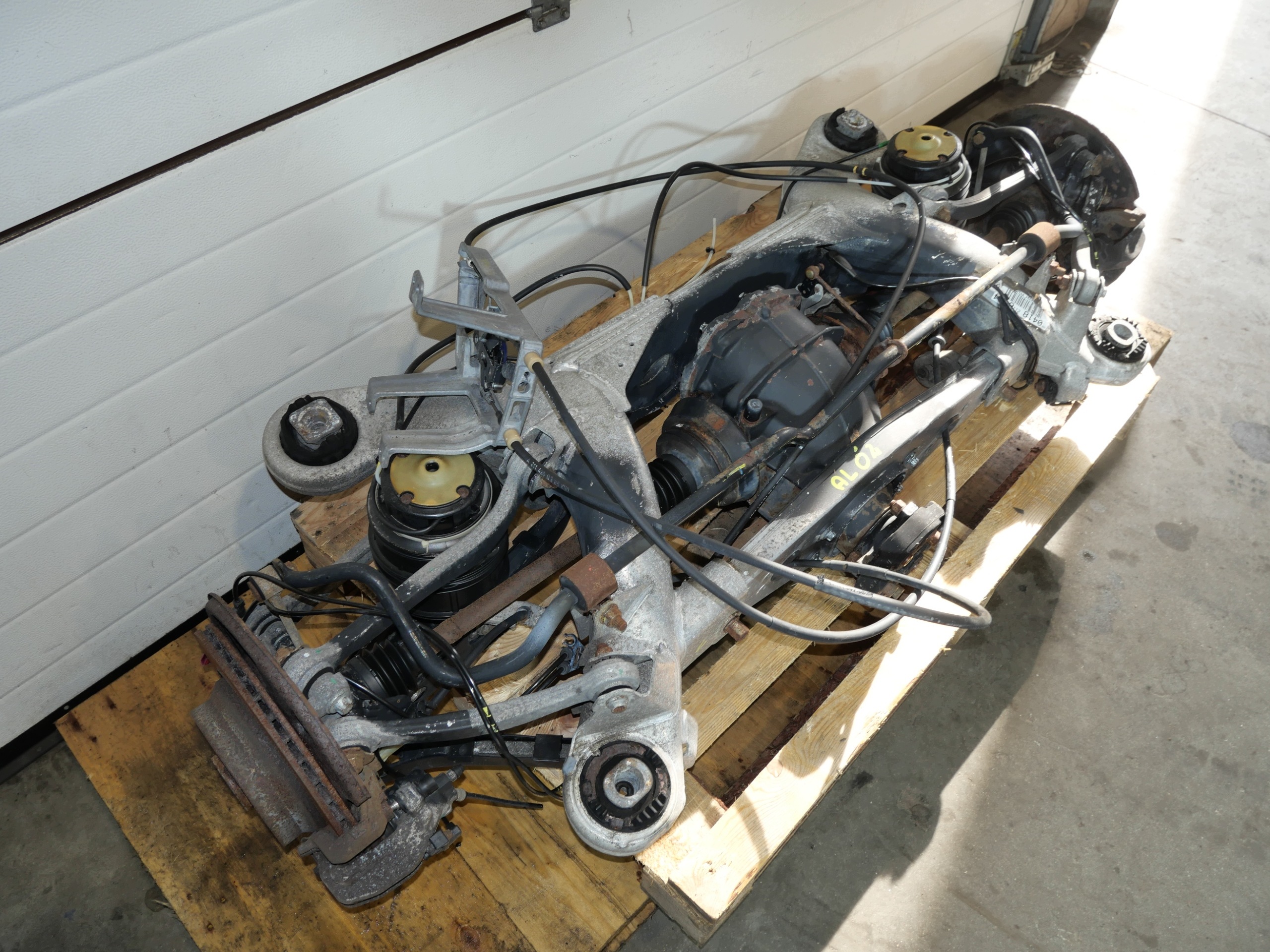 sider sususpension rear. rear part diff MERCEDES 04182116494