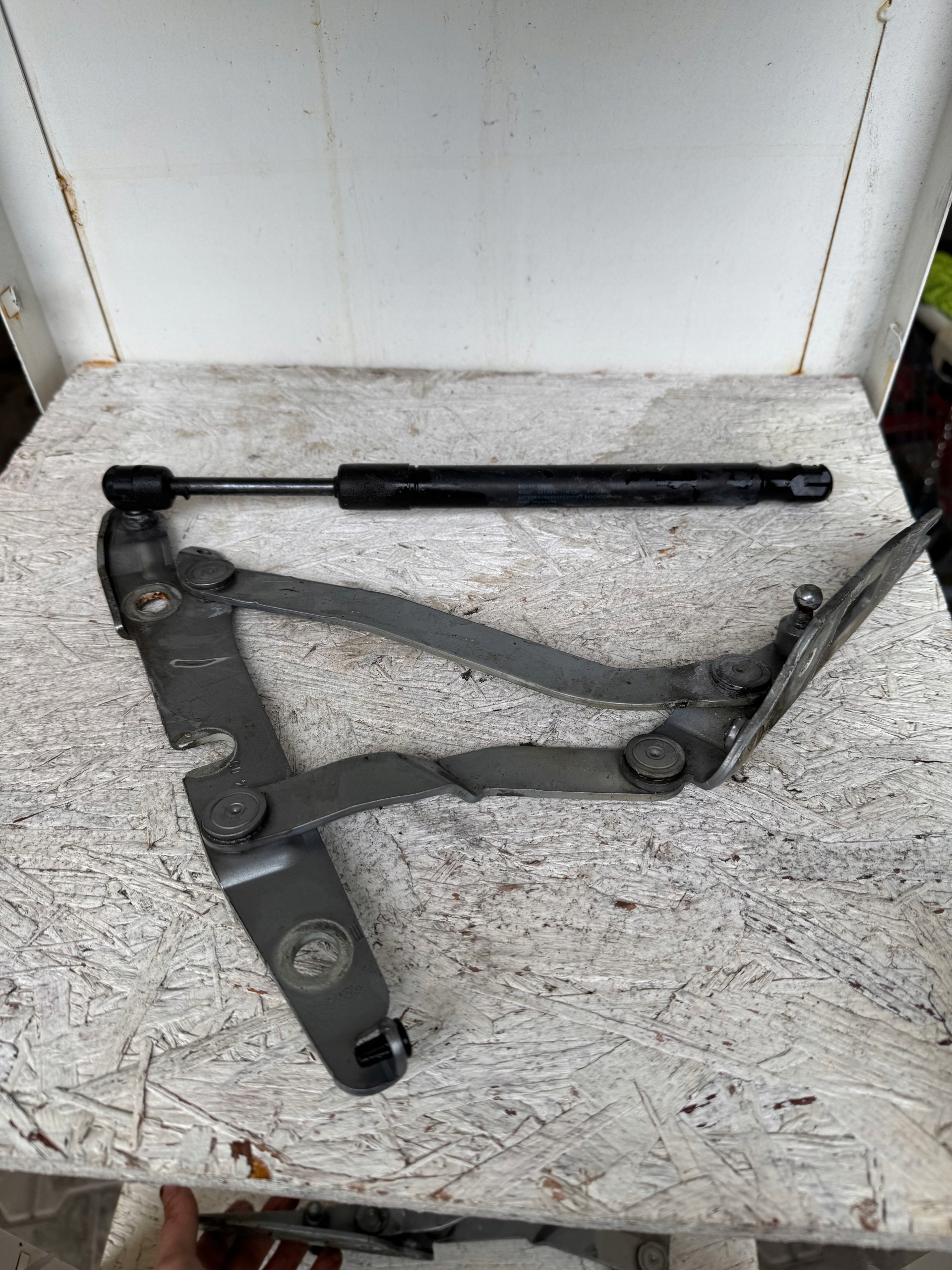 Audi OE 8E5827301C hinge bonnet a4 b7 sedan left oem LY7G