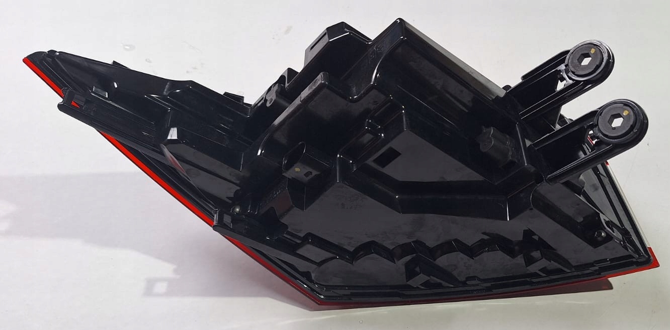 SKODA ENYAQ IV фонарь правый Crystal свет led 5LA945208C