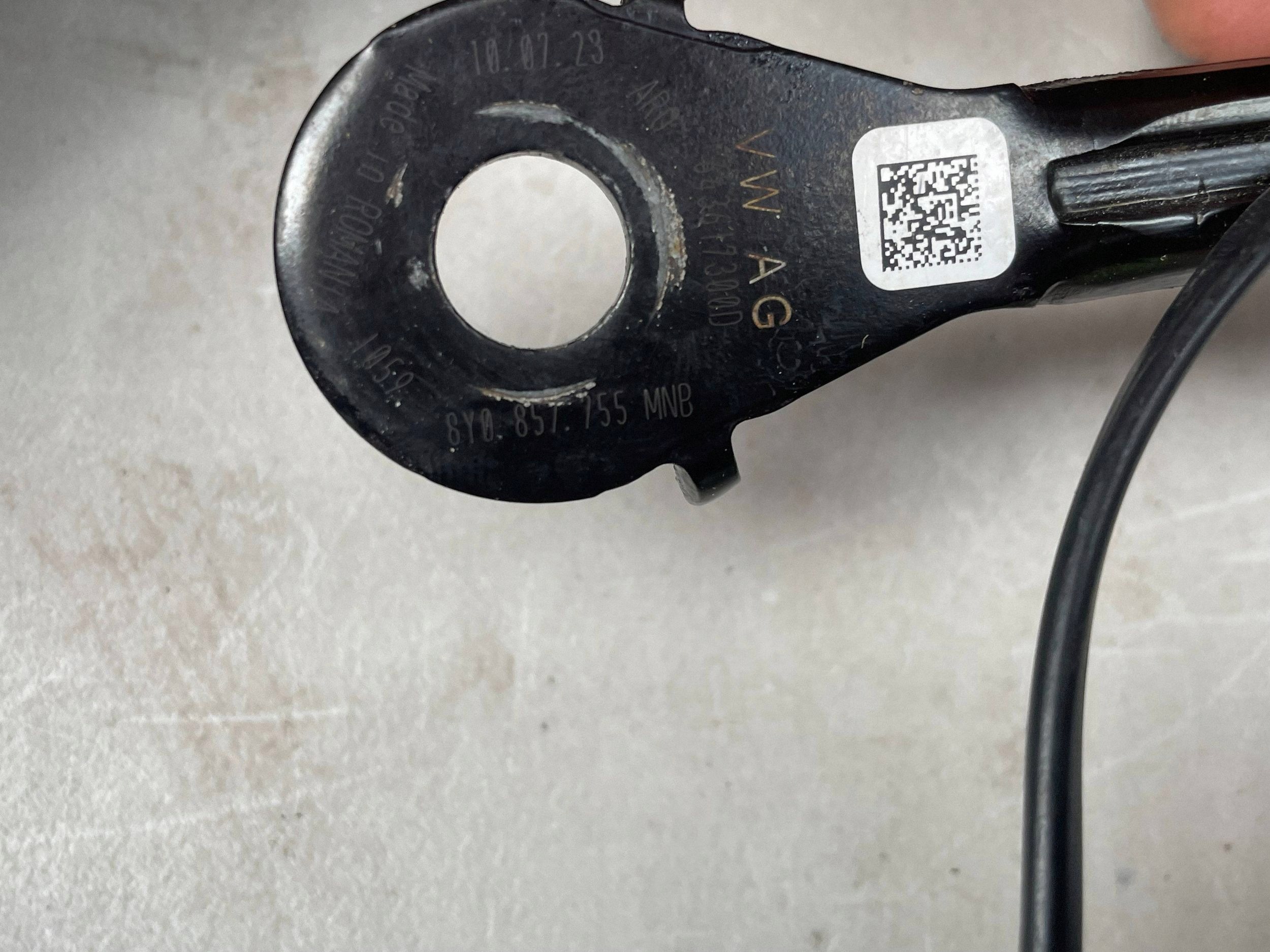 KLAMRA steny predného SEAT IBIZA V (KJ) 8Y0857755 @M