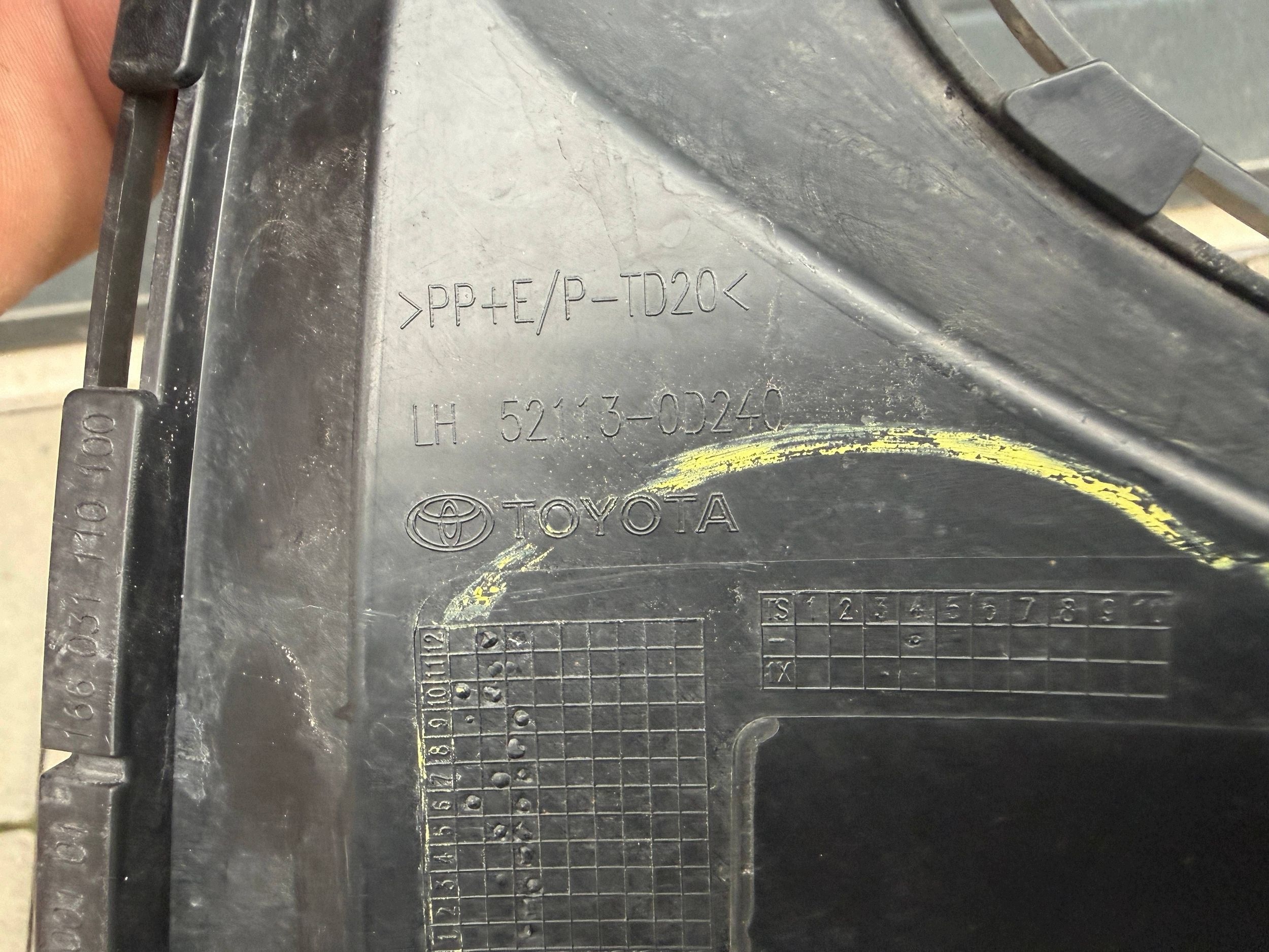 Toyota Yaris 4 IV grid of a bumper front left left front