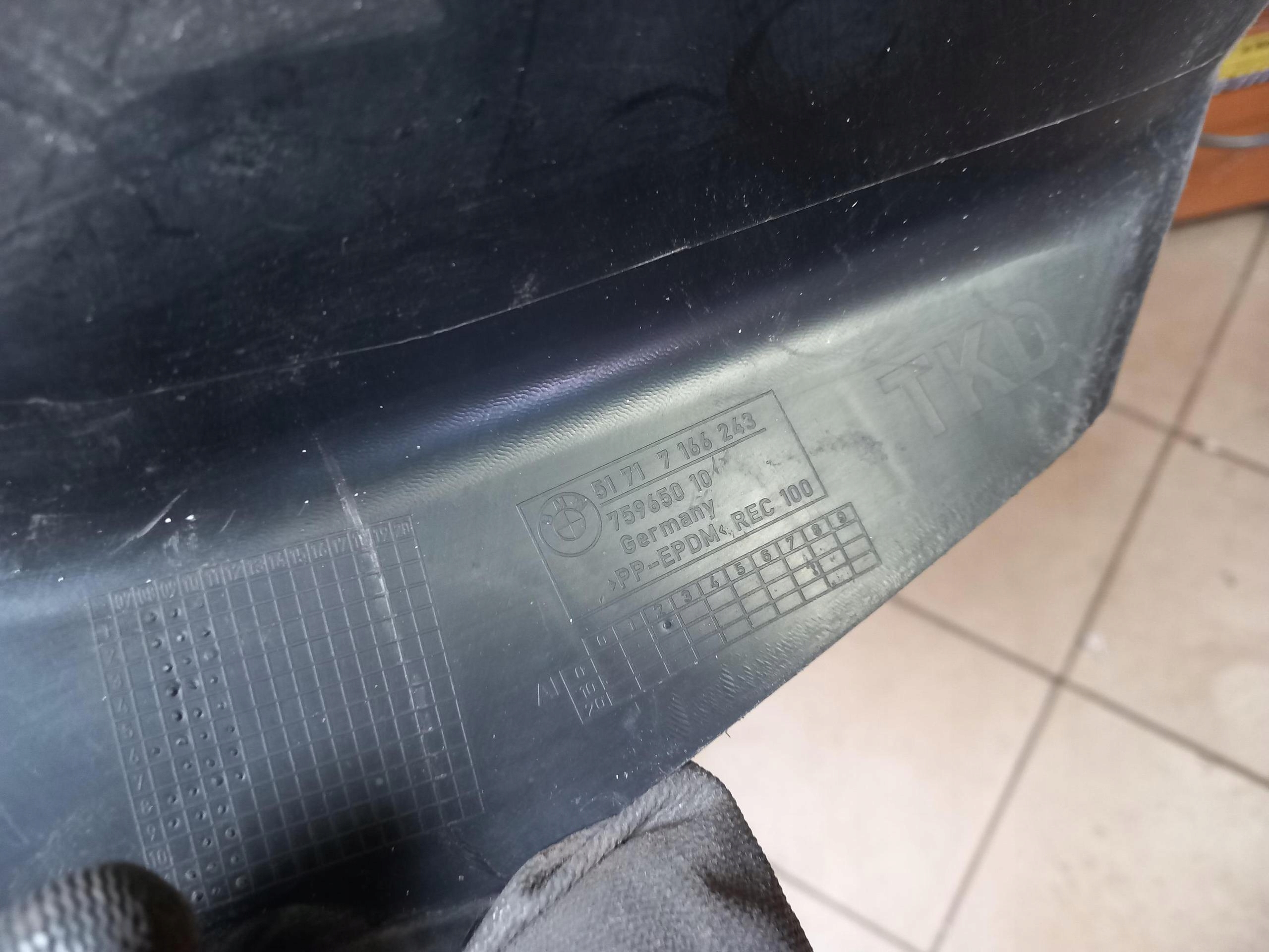 mudguard left front BMW SERIA 1 E82 E88 7166243 07-14