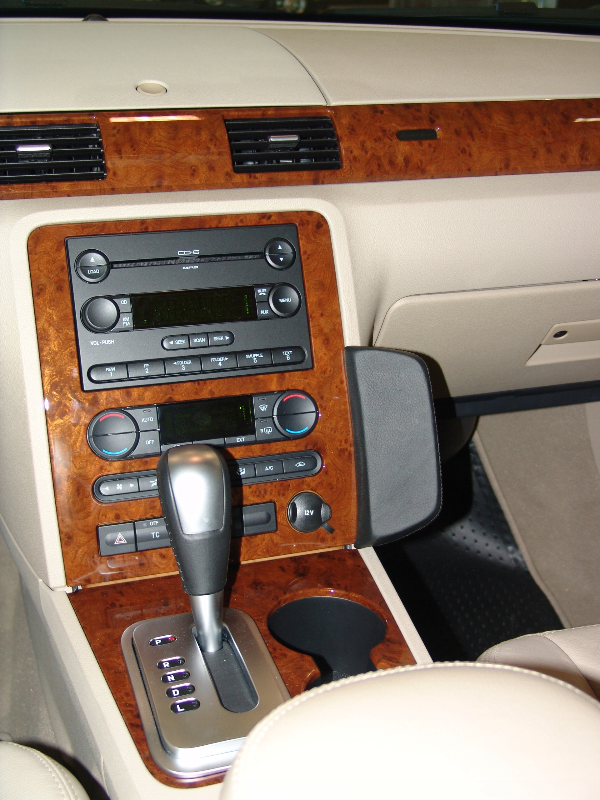 Konzola Kuda pro telefon Ford Five Hundred od roku 2005