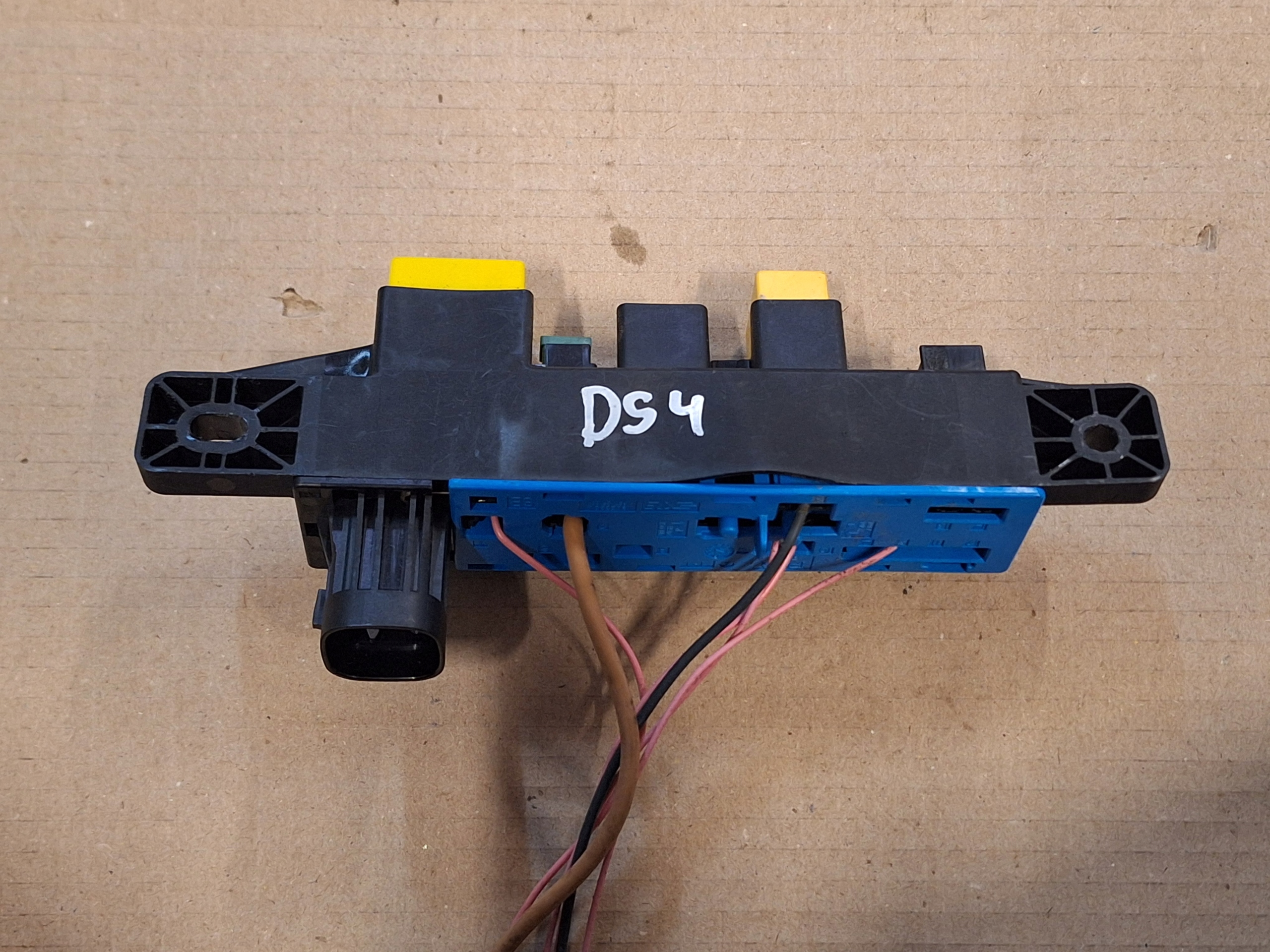 MODUŁ BEZPIECZNIKI CITROEN PEUGEOT 9830004880 Producent części Groupe PSA