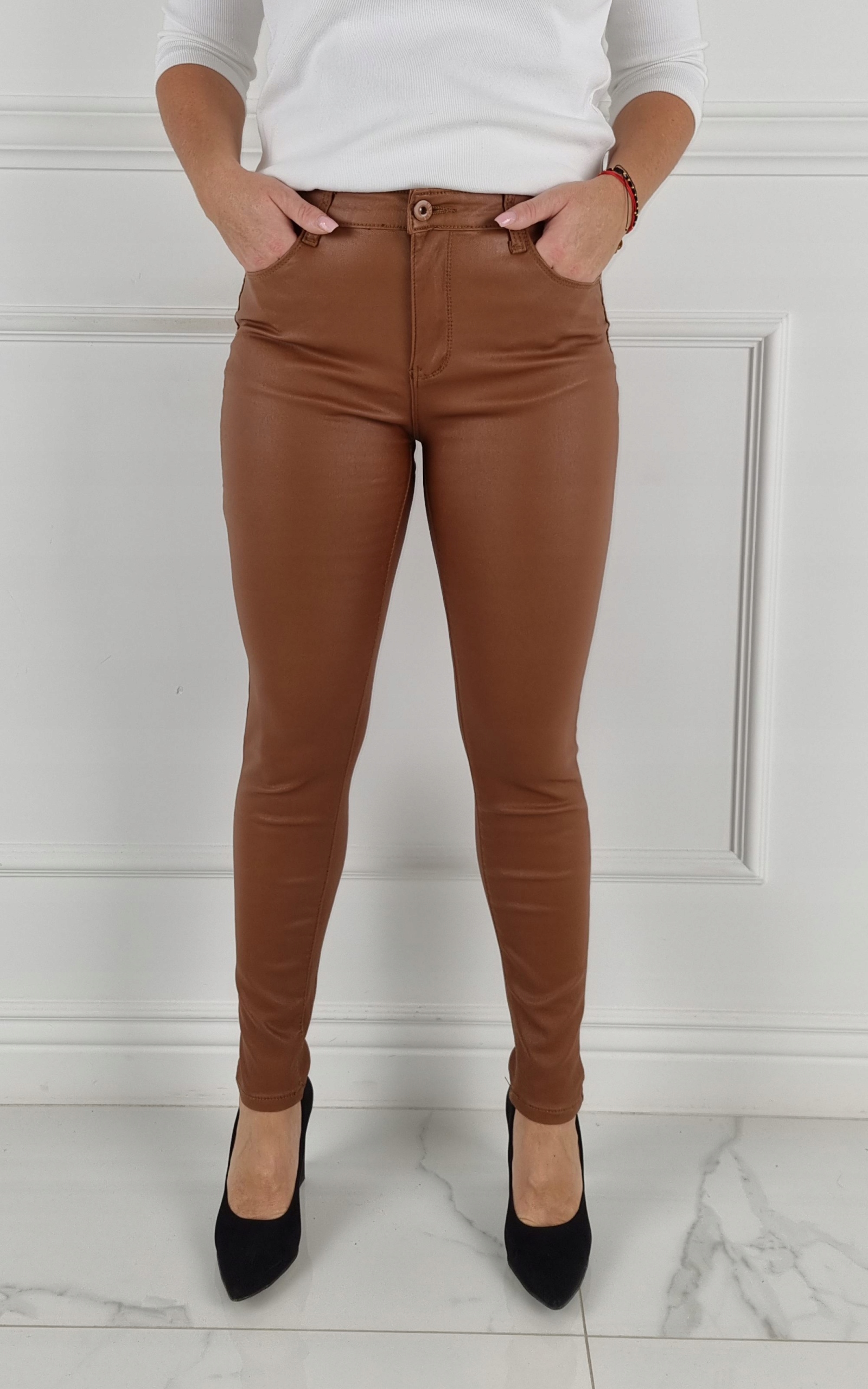 # OCIEPLANE SPODNIE DAMSKIE - WOSKOWANE SKÓRA Push - Up # Kod producenta 2150