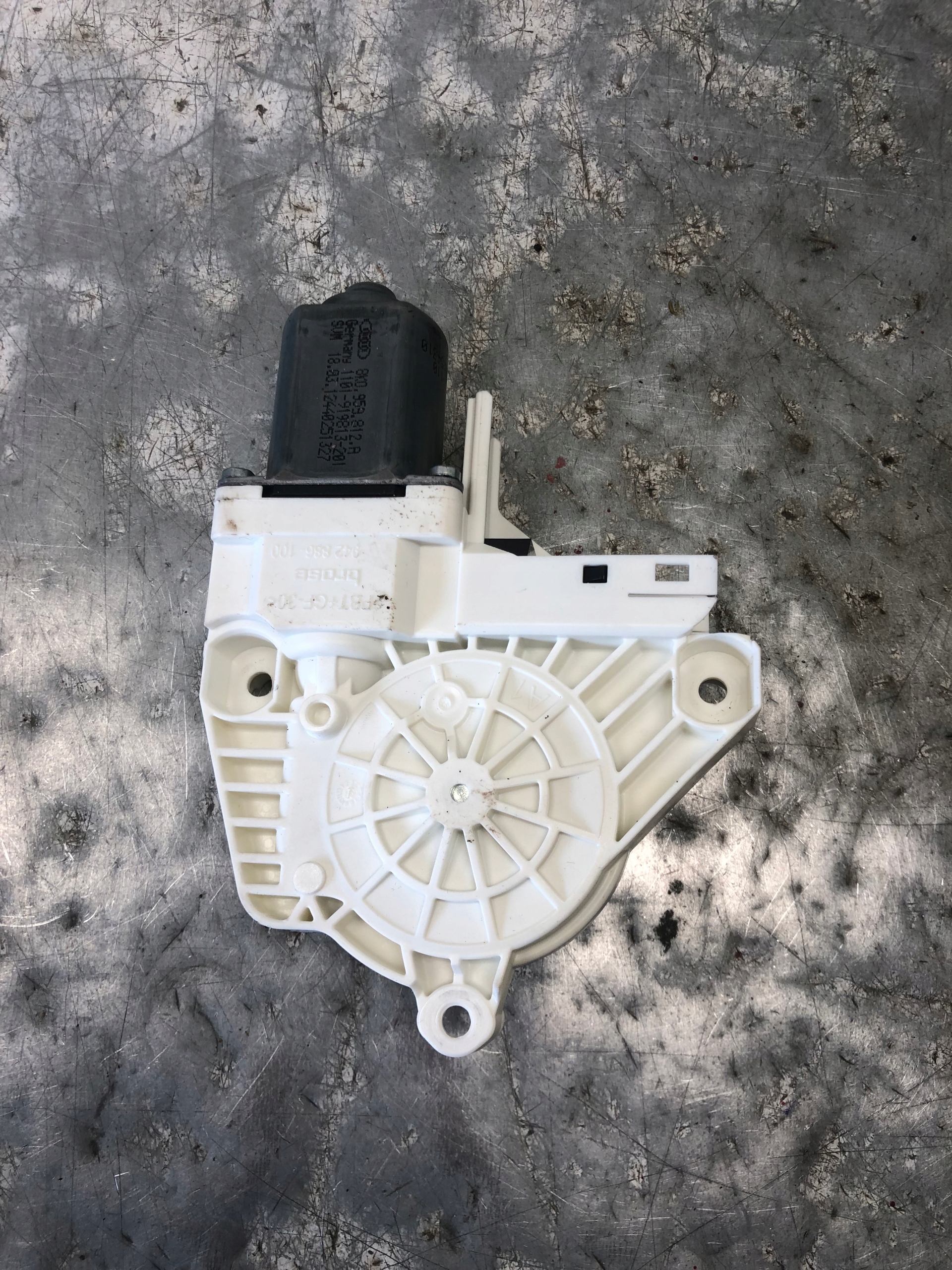 mini motor windows right rear part AUDI A4 B8 LIFT 8K0959812A