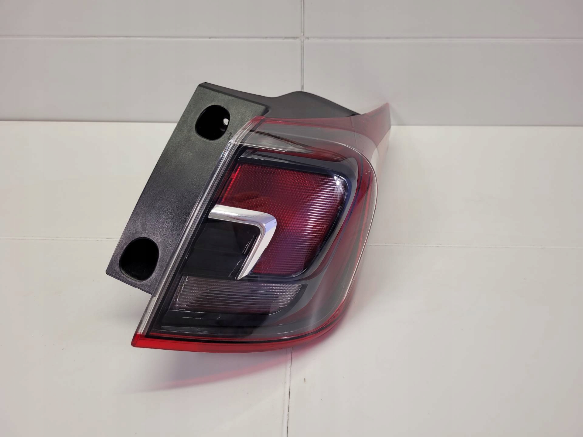 light rear right side Opel Crossland X 2019 2SD.2237