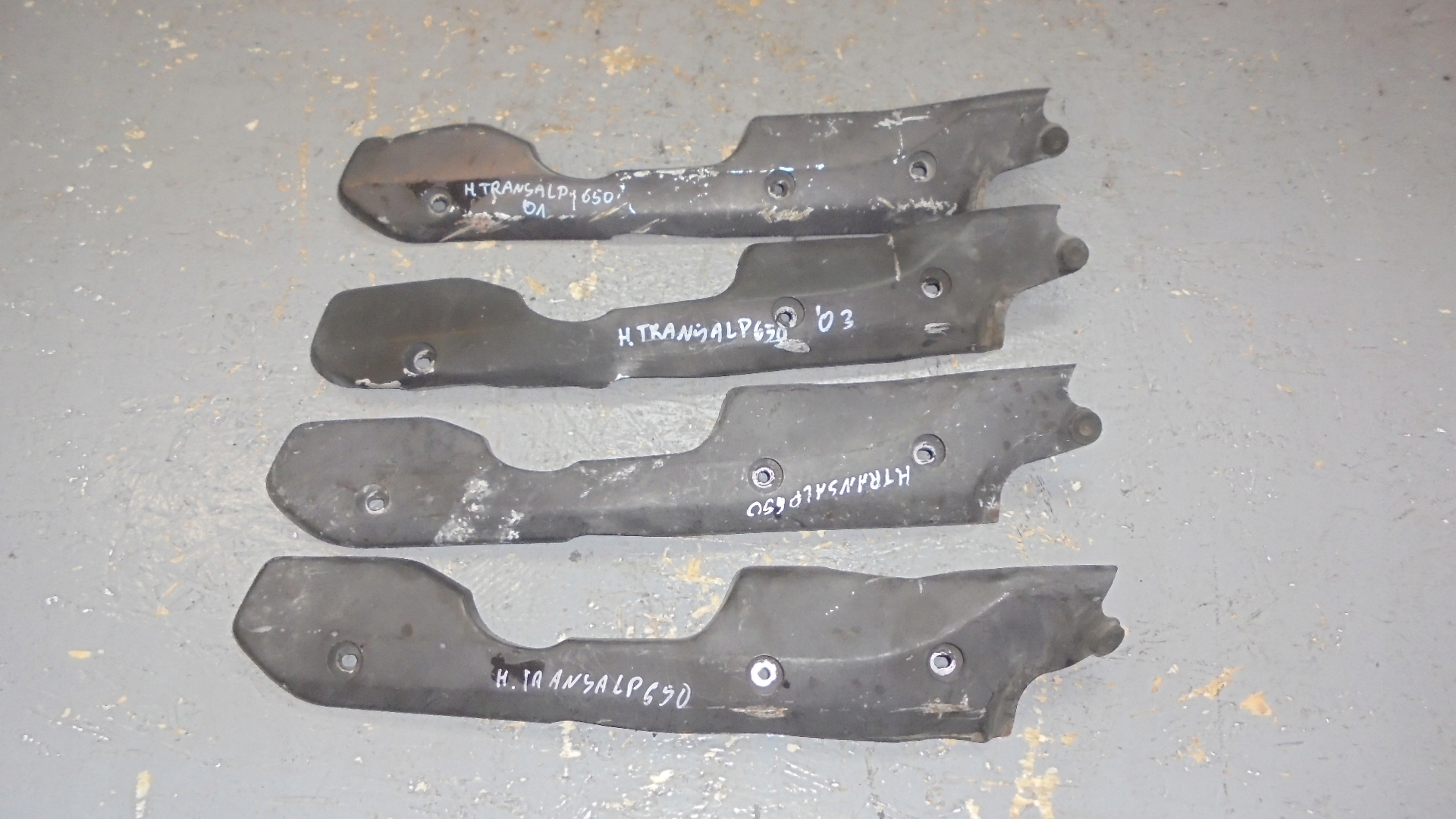 12345 - Honda TRANSALP 650 глушитель крышка