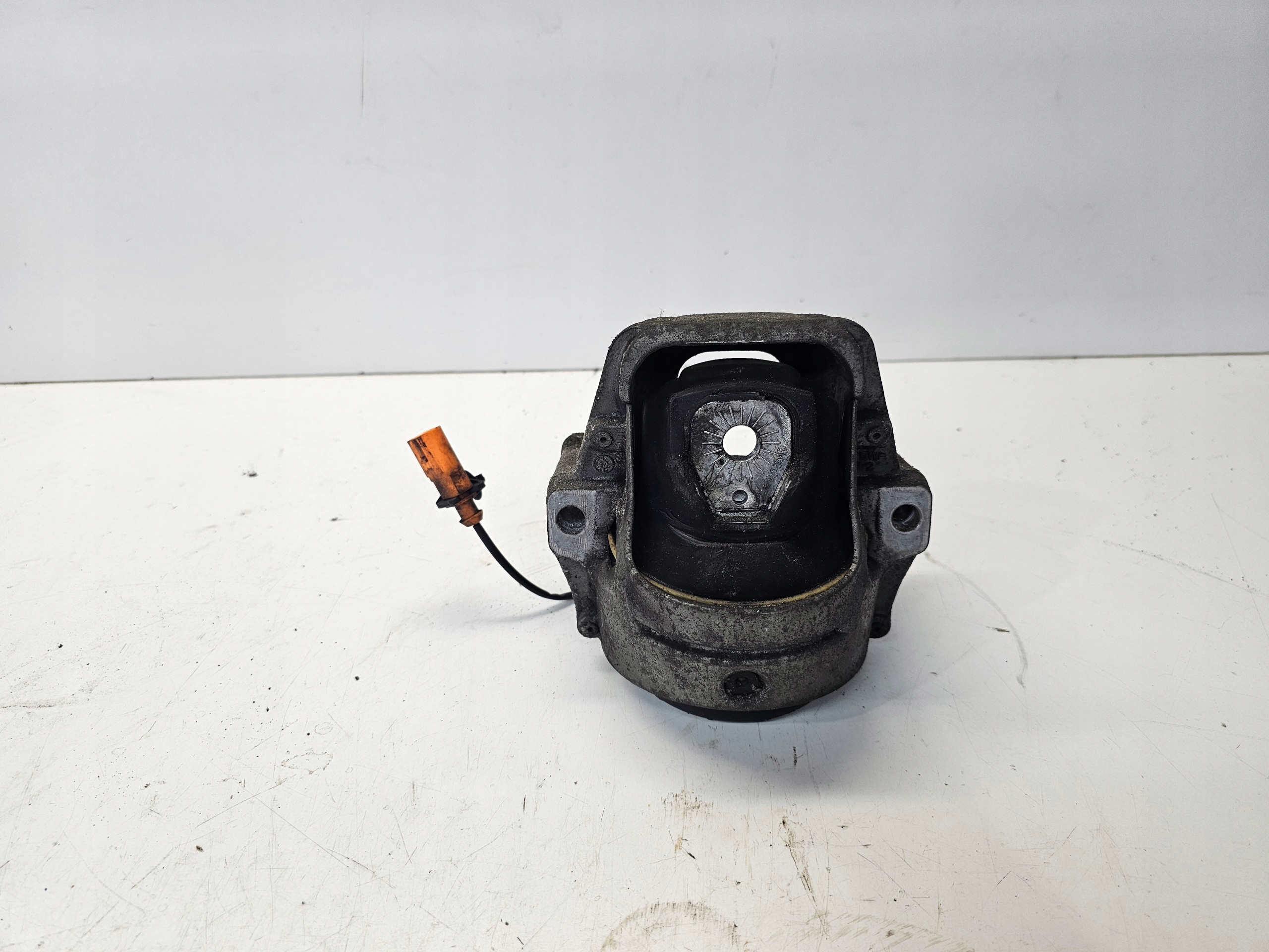 engine mount Z with the sensor AUDI A4 B8 A5 Q5 8K0199381JR