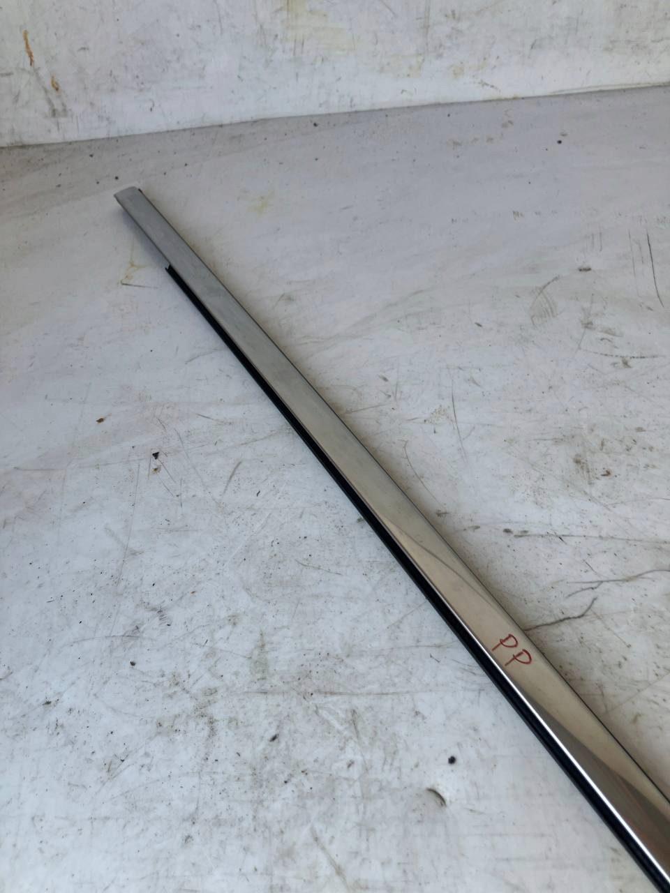 moulding dust door right front C4 PICASSO II CHROM 9677090880 #29