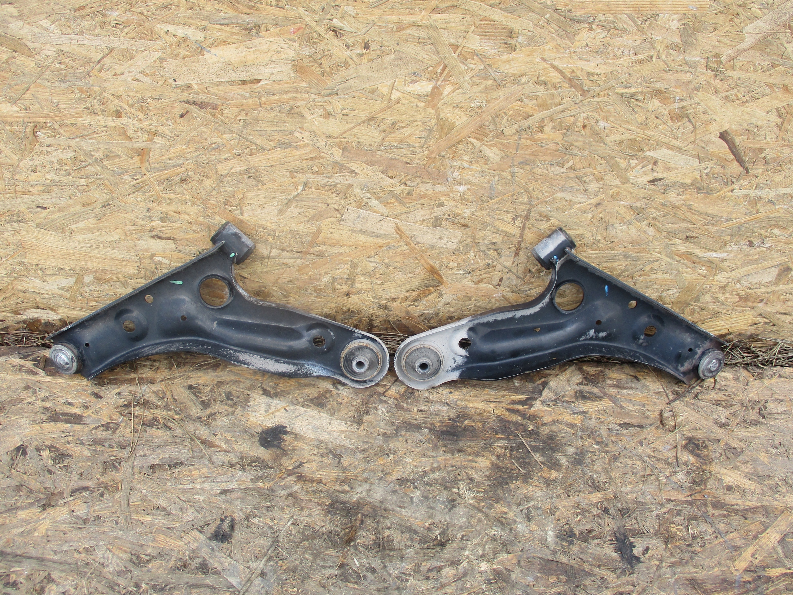 arm front left Nissan Pixo Alto 09