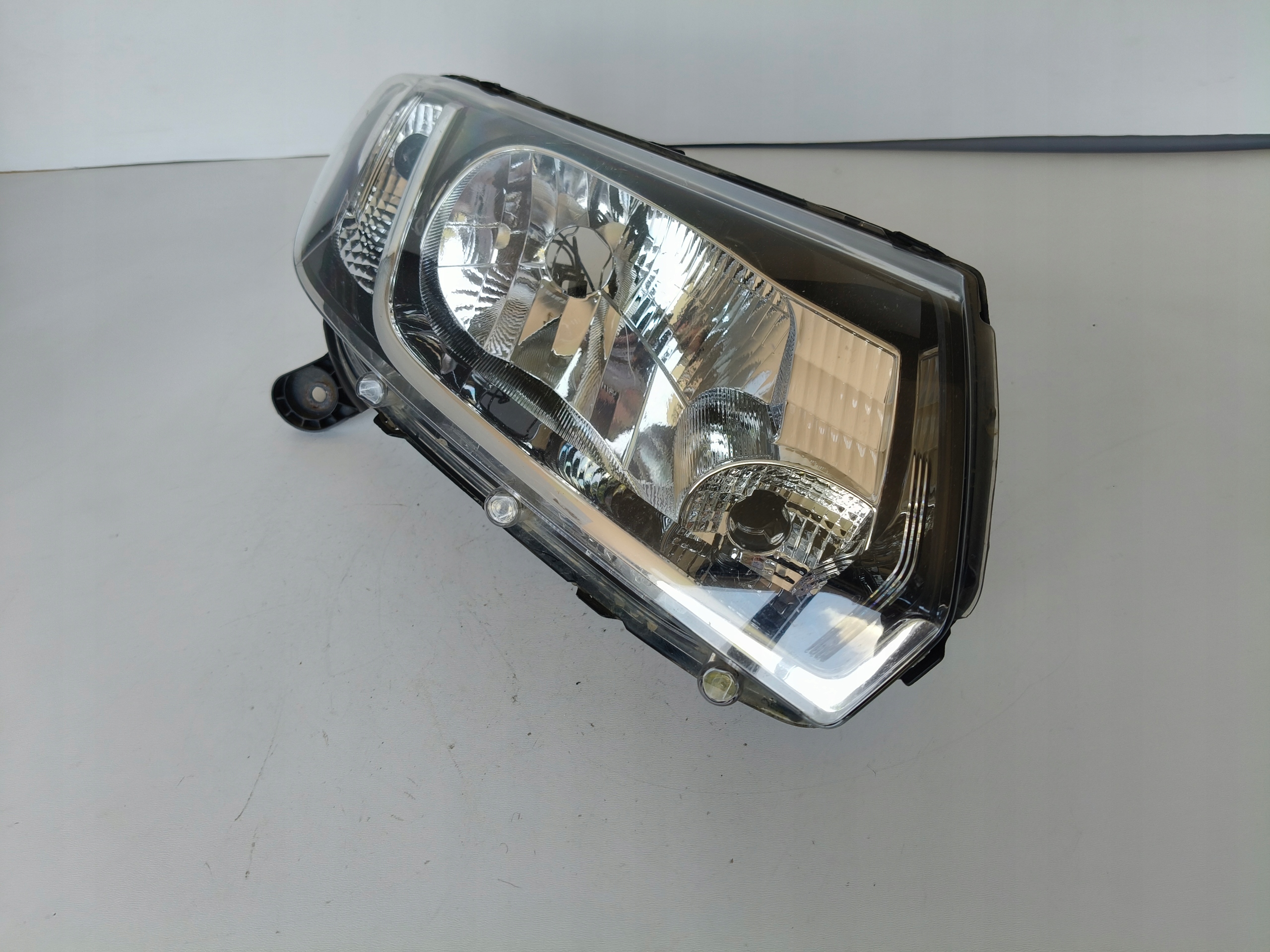 light right REFLEKTOR DACIA SANDERO II 12-16 LOGAN