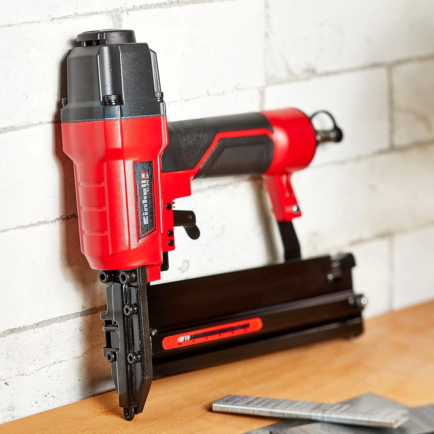 GWOŹDZIARKA PNEUMATYCZNA PISTOLET DO GWOŹDZI ZSZYWEK TAKER STOLARSKI ZESTAW EAN (GTIN) 4006825641387