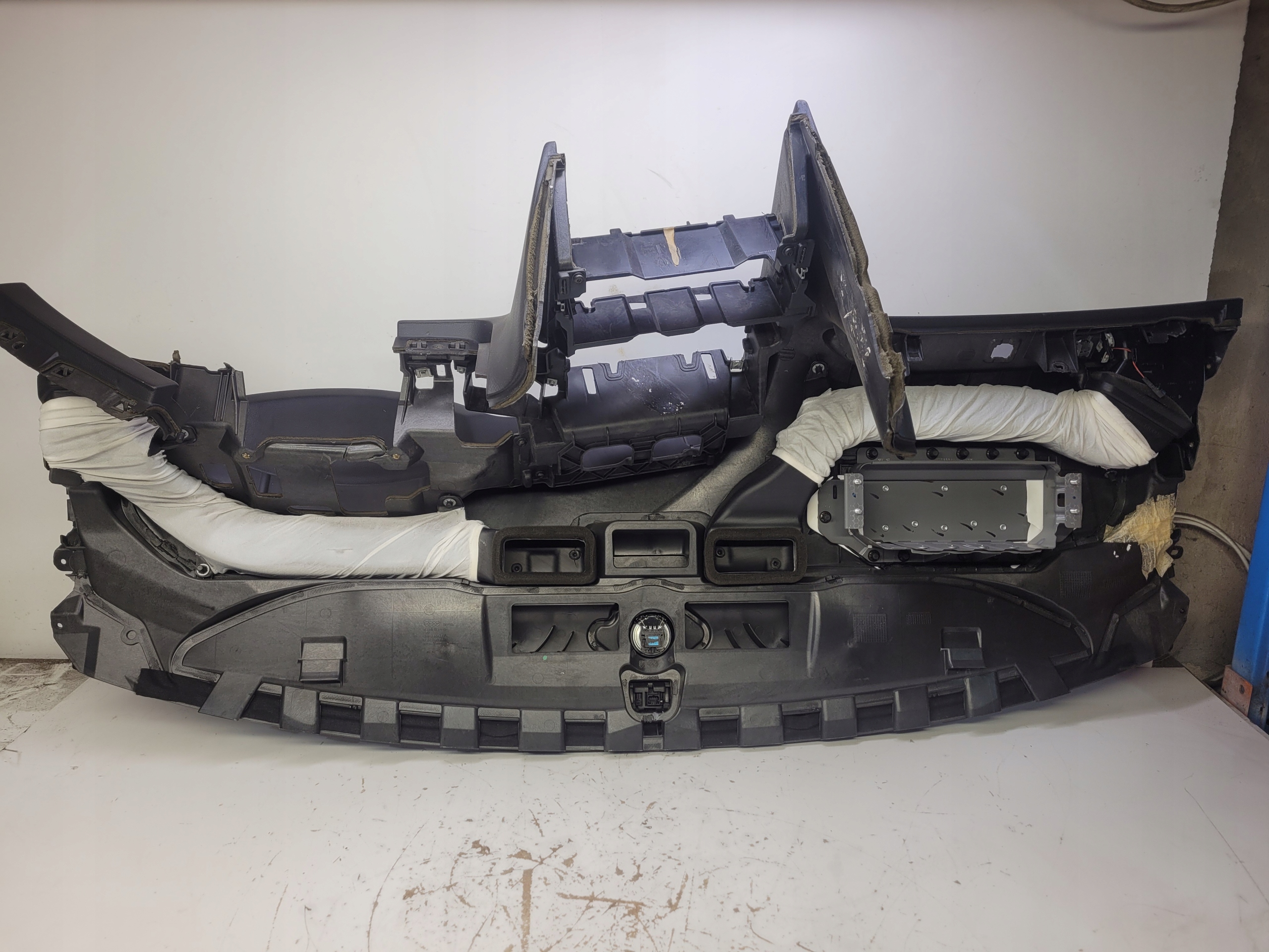 dashboard cockpit console AUDI A6 C6 4F1857041R EUROPA