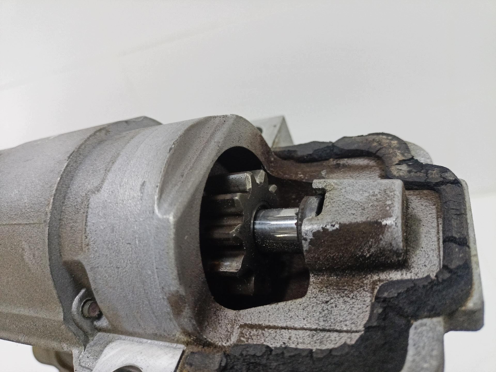 moteur du démarreur Mazda 5 1 facelift 2009 M000T87681