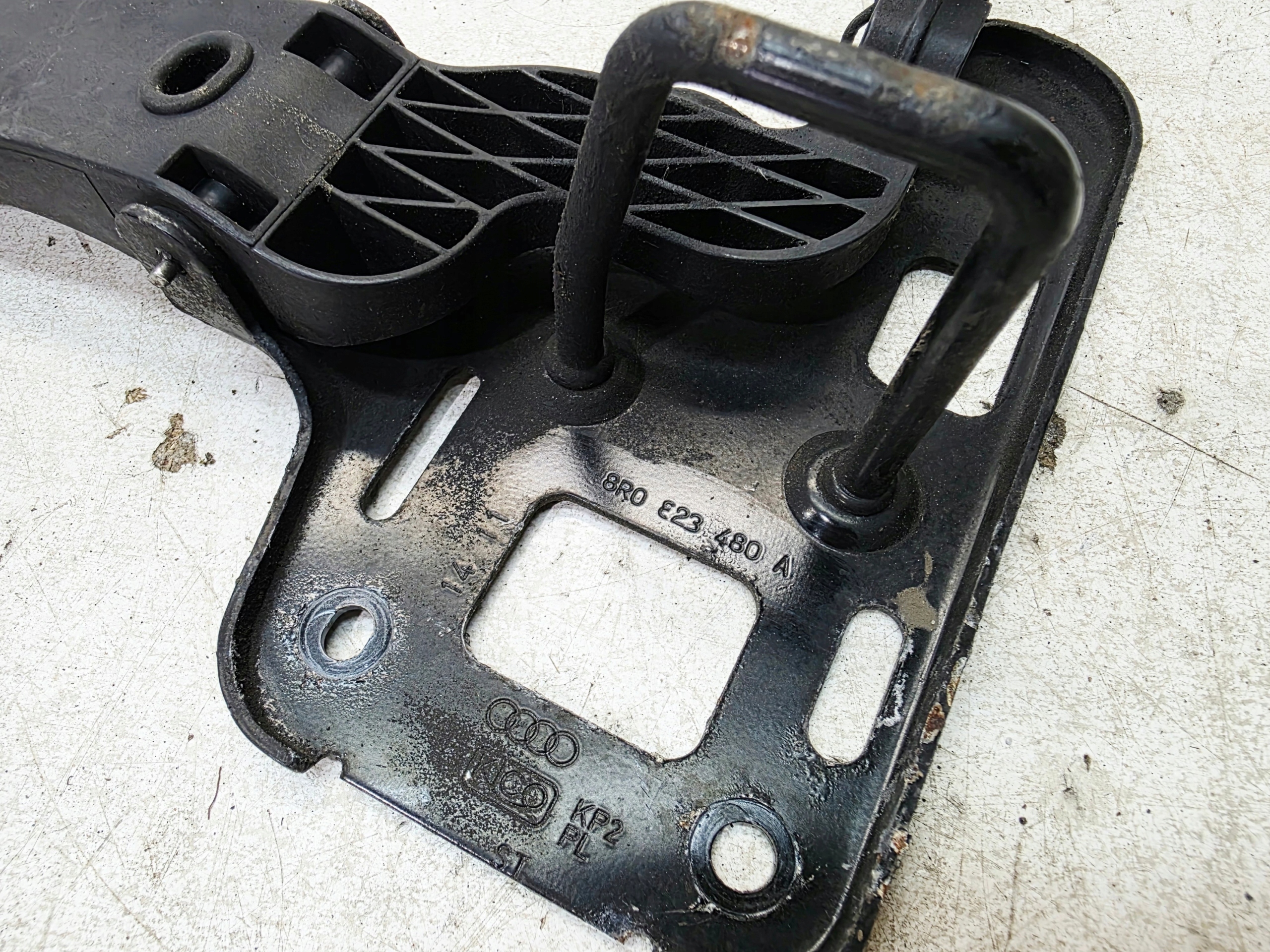 lock Z bonnets RYGIEL AUDI Q5 8R 8R0823480A