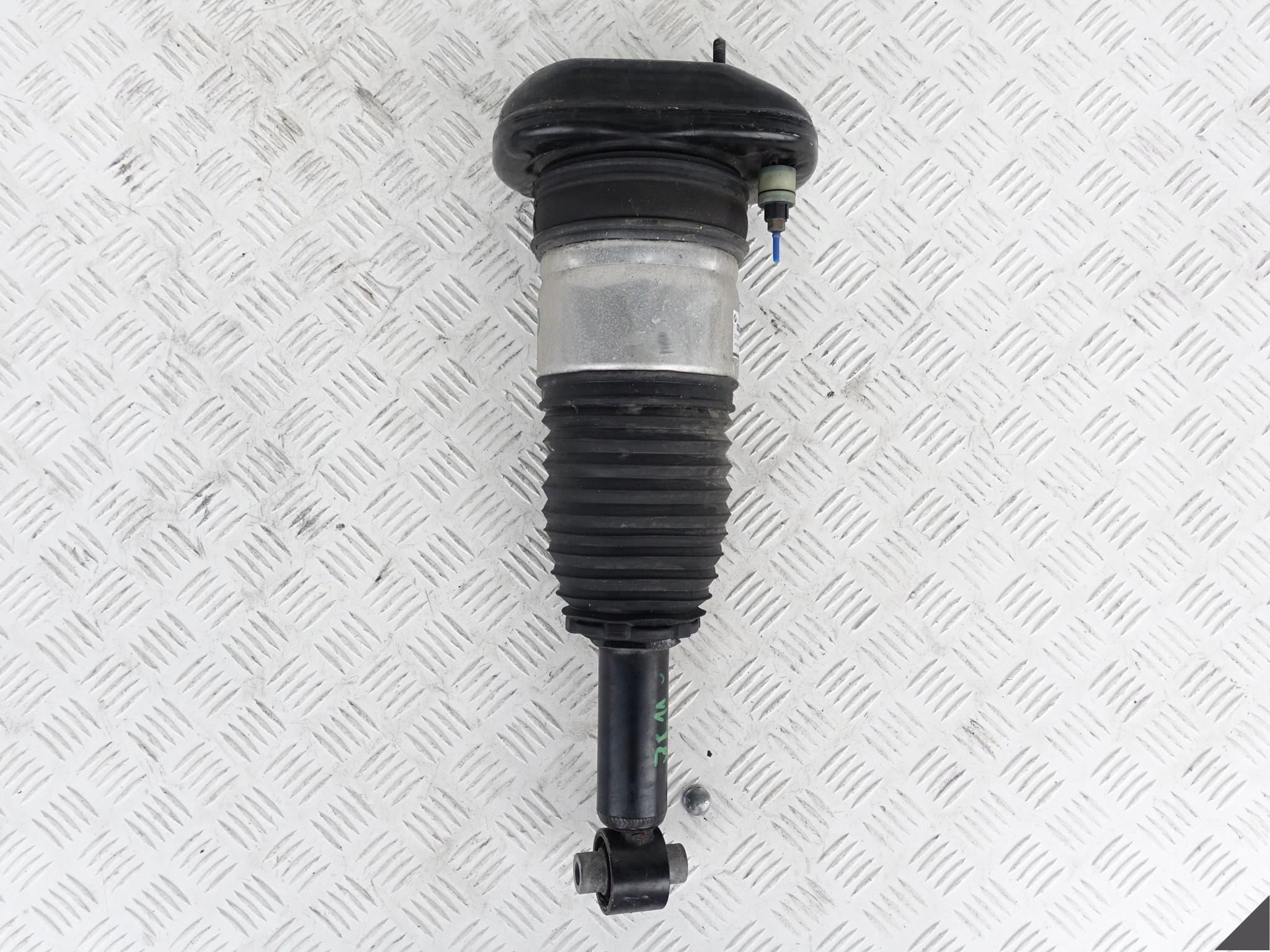 BMW 5 G31 G30 shock absorber right rear part 6882826 1865KM