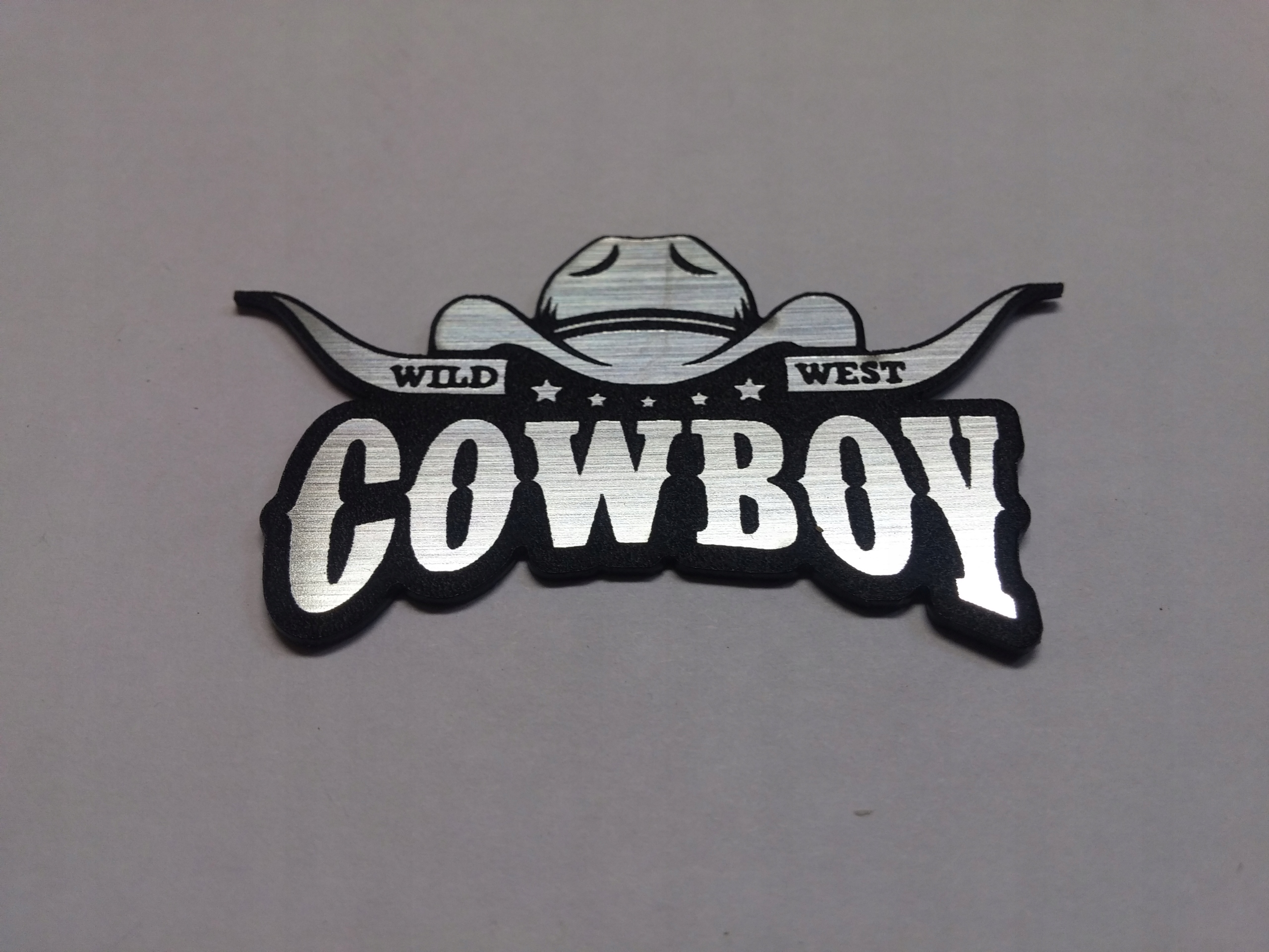 

Cowboy naklejka emblemat 57 x 30 mm *srebrna