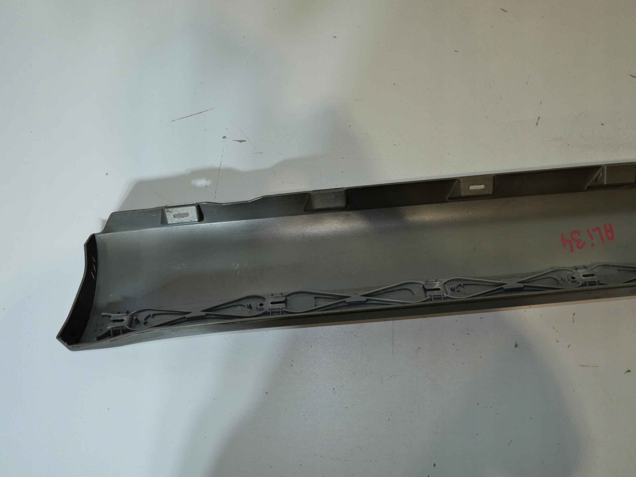 moulding threshold right SKODA YETI 5L0853856B