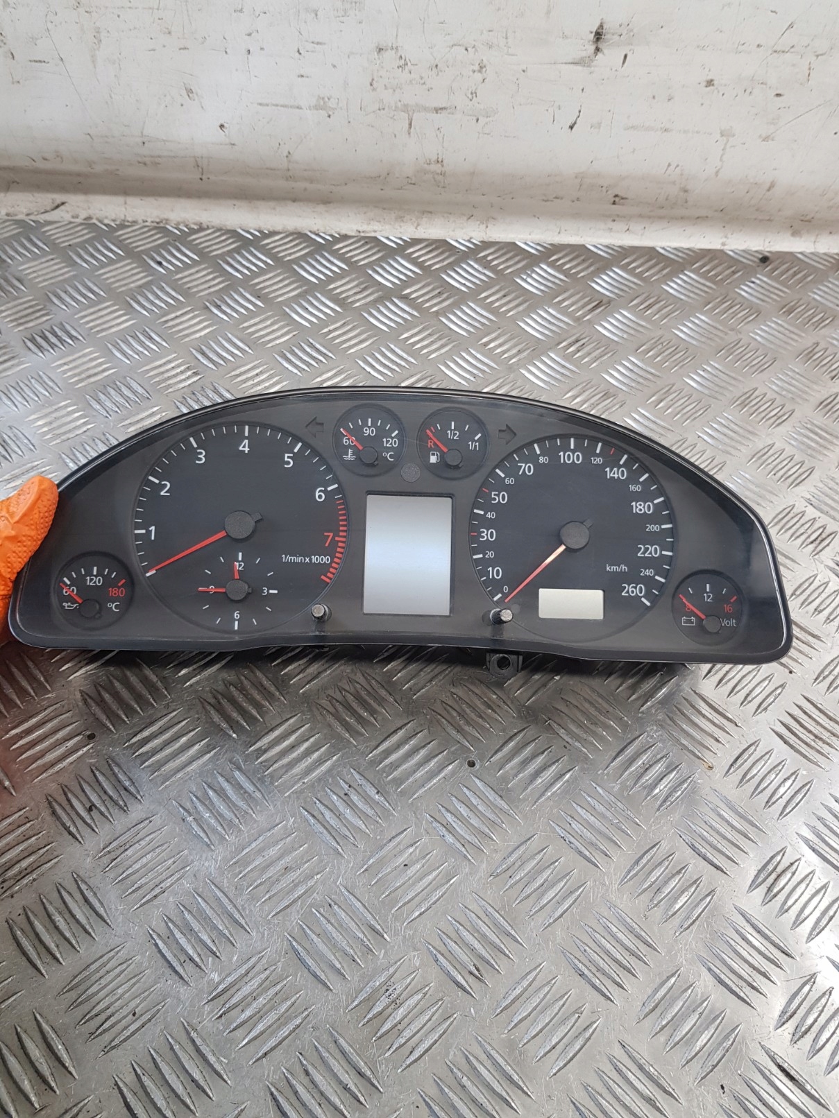 dials 8D0919880N AUDI A4 B5 1.6B EUROPA
