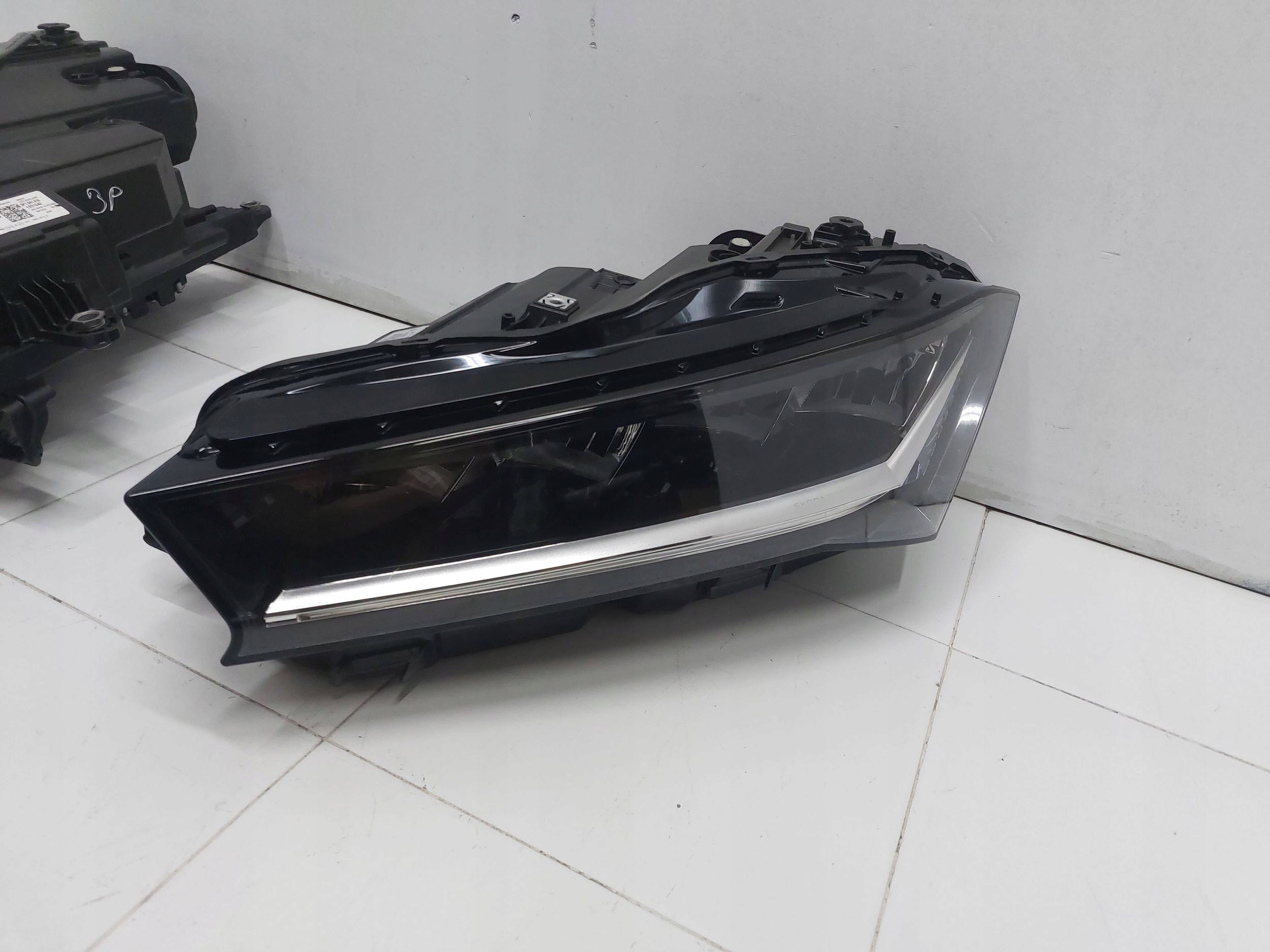 SKODA SUPERB IV 23r> light right left front FULL LED 3P1941015 3P1941016
