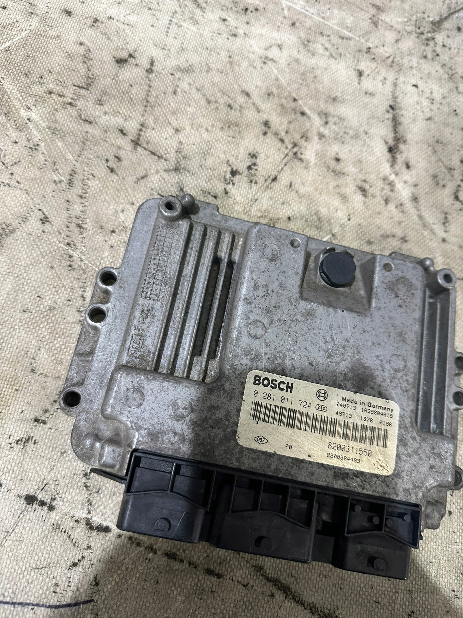 control unit of the engine RENAULT ESPACE 2.2D 0281011724 8200311550