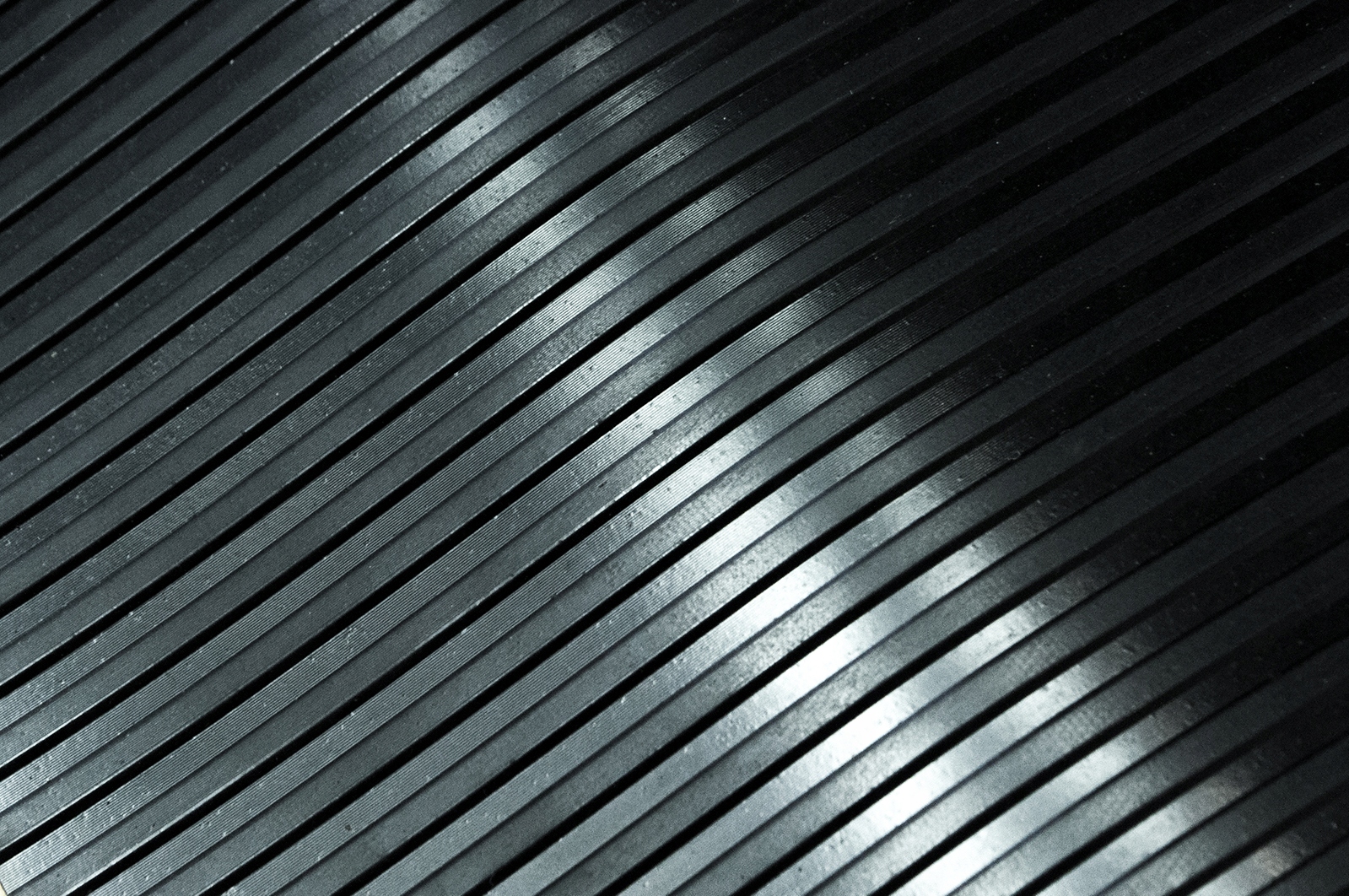 Wykładzina gumowa ryflowana szeroki ryfel 3mm 1,2m2 mata gumowa podkład Marka Stomil