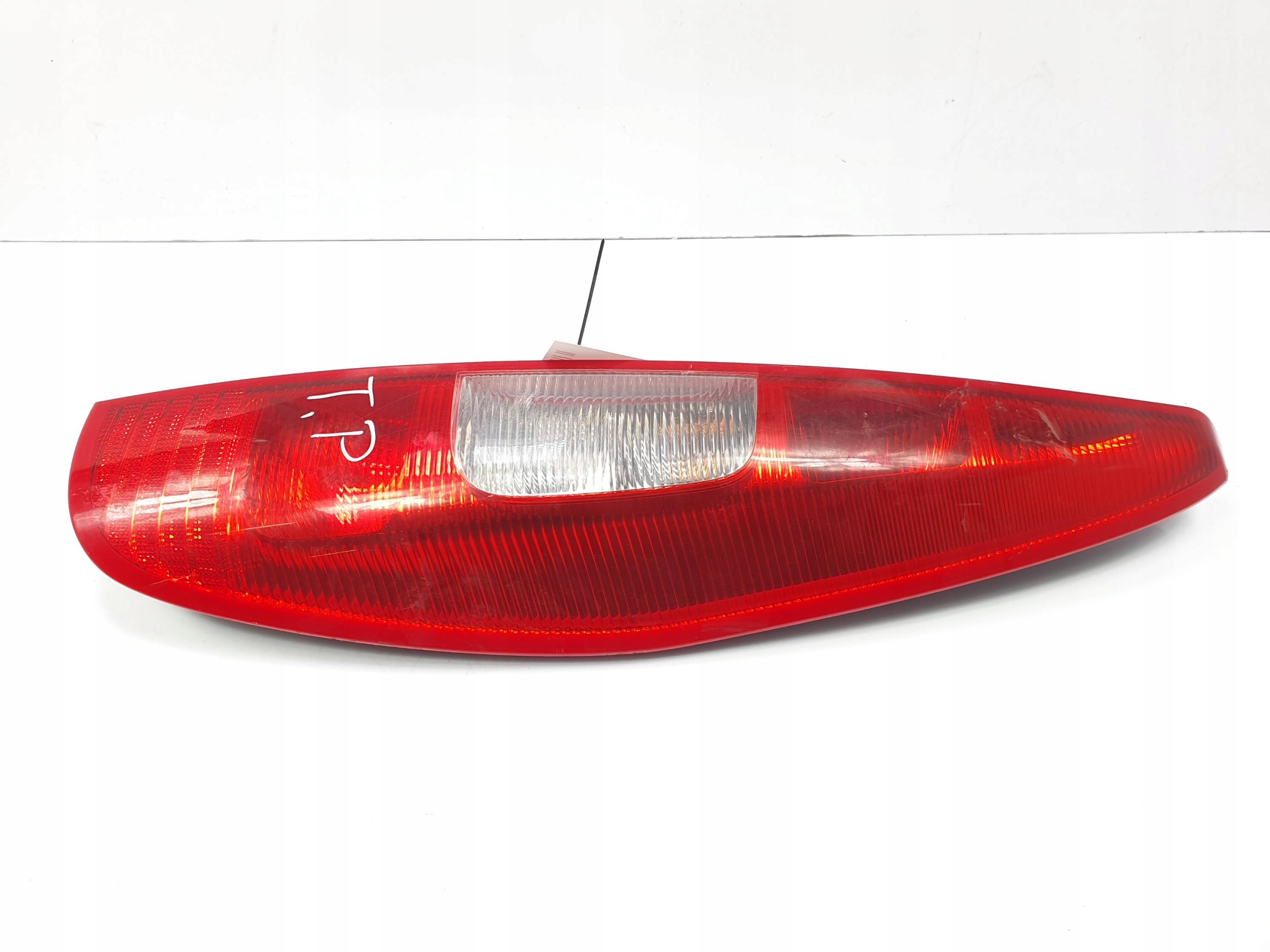 light right rear part MR957374 MITSHUBISHI COLT