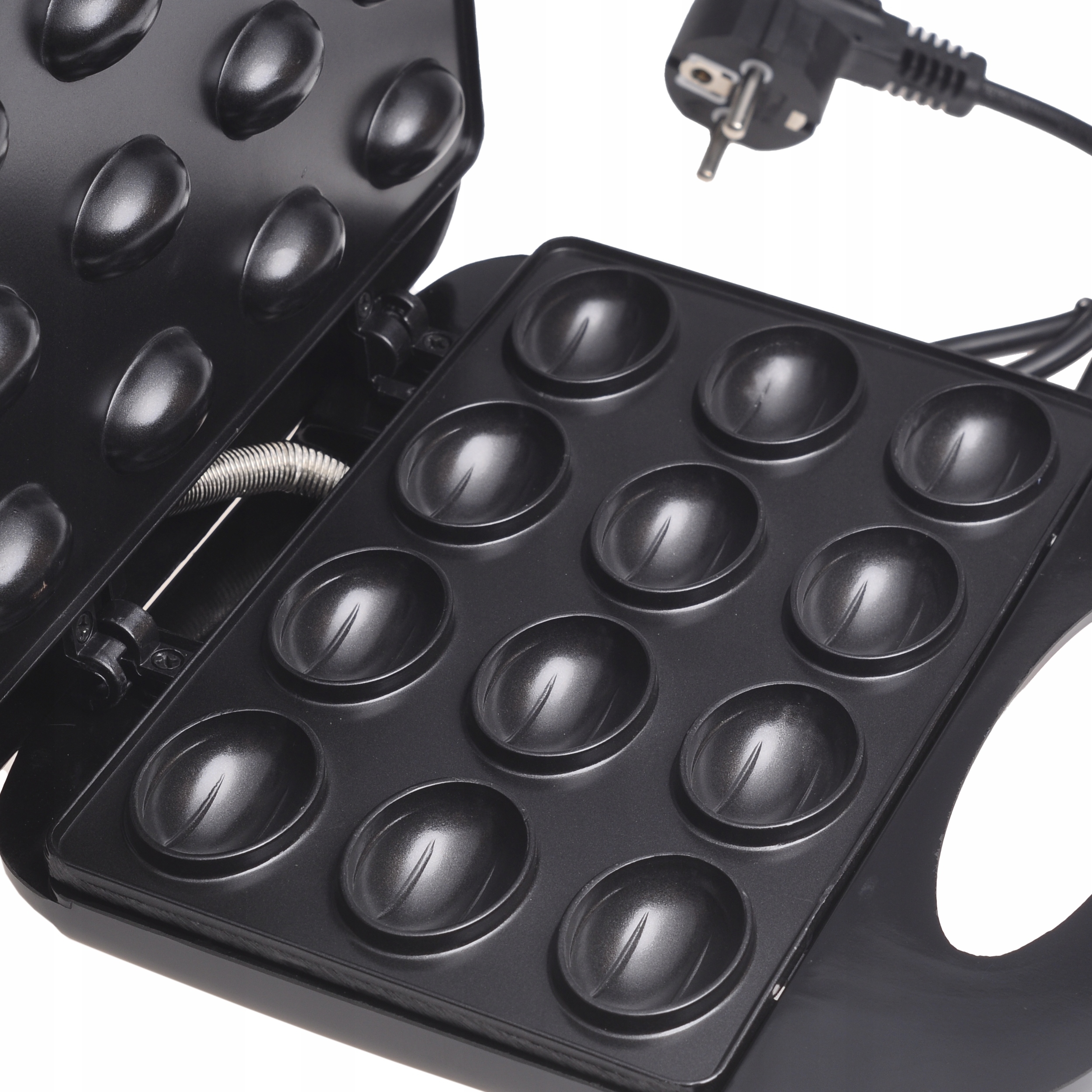 OPIEKACZ FORMA DO ORZESZKÓW CIASTEK 12SZT NIEPRZYWIERAJĄCA POWŁOKA KAMILLE Marka Kamille