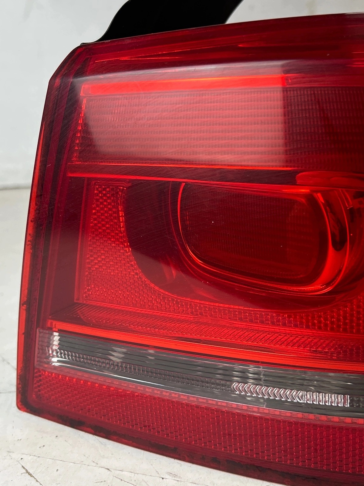 light rear part rear right Volkswagen Passat B7 sedan