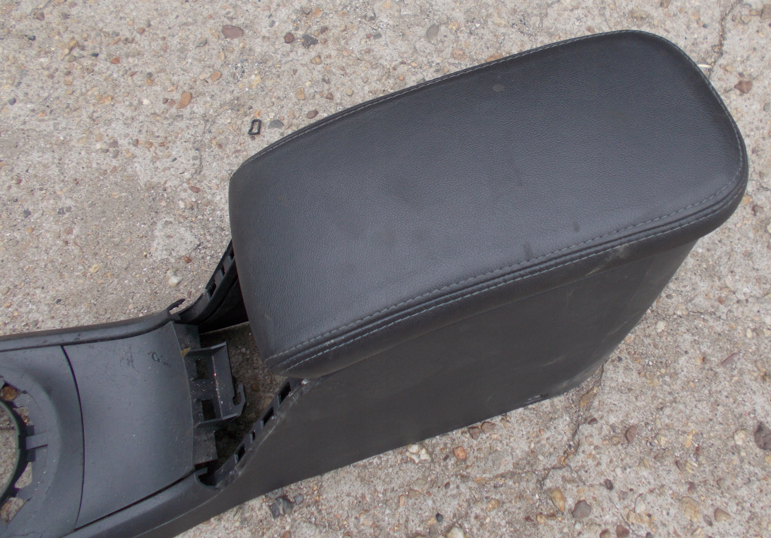 RENAULT MEGANE II CABRIO 2.0 07R TUNEL central armrest