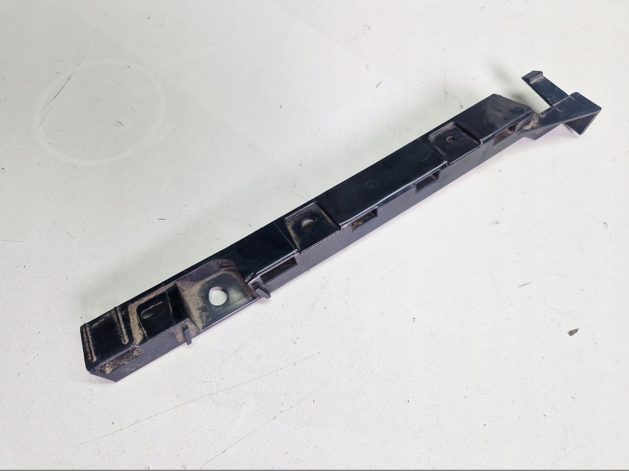 holder mouldings PROGOWEJ right 51777118160 BMW E87