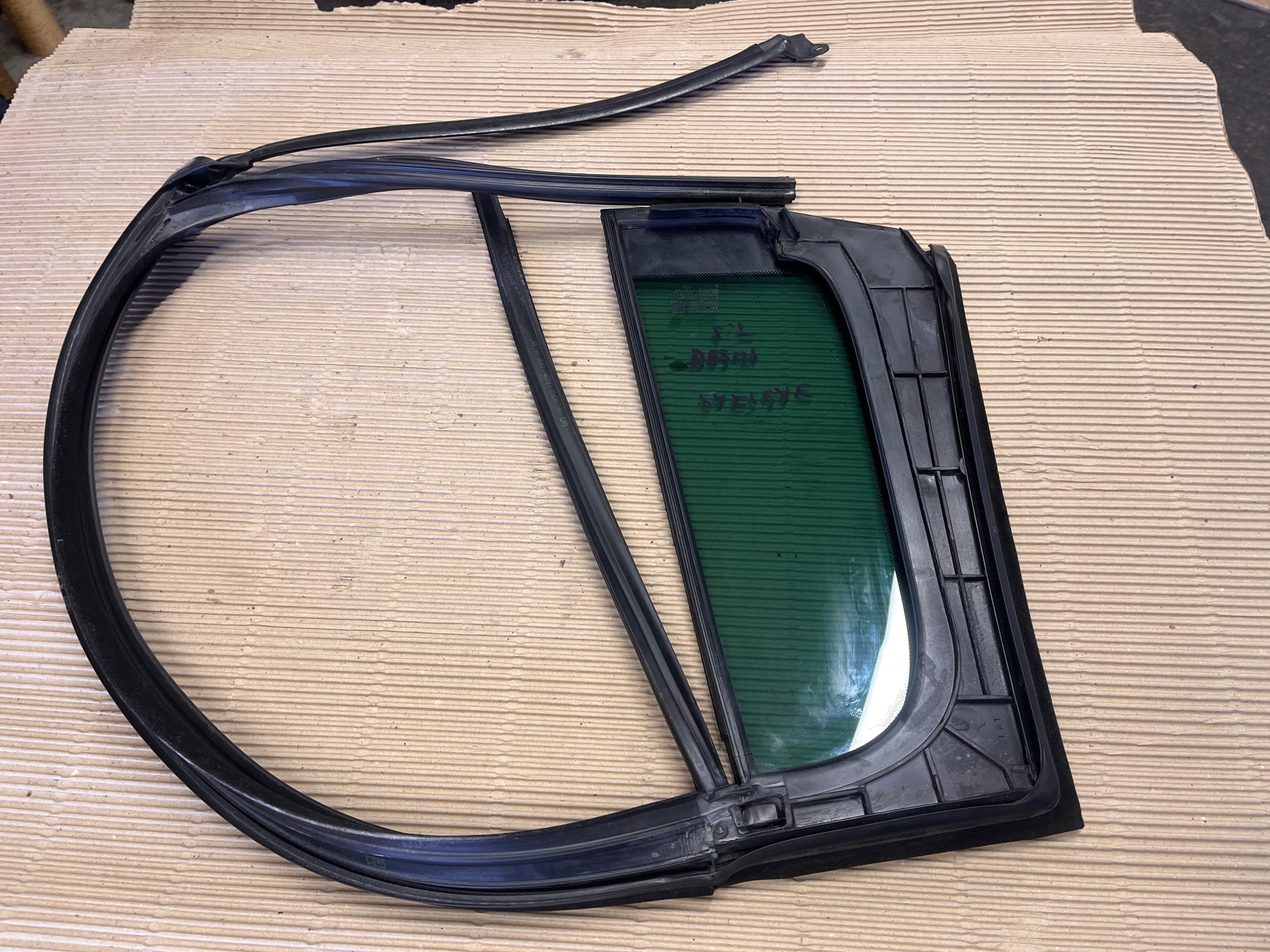 OPEL ZAFIRA C window door TROJKAT left rear part