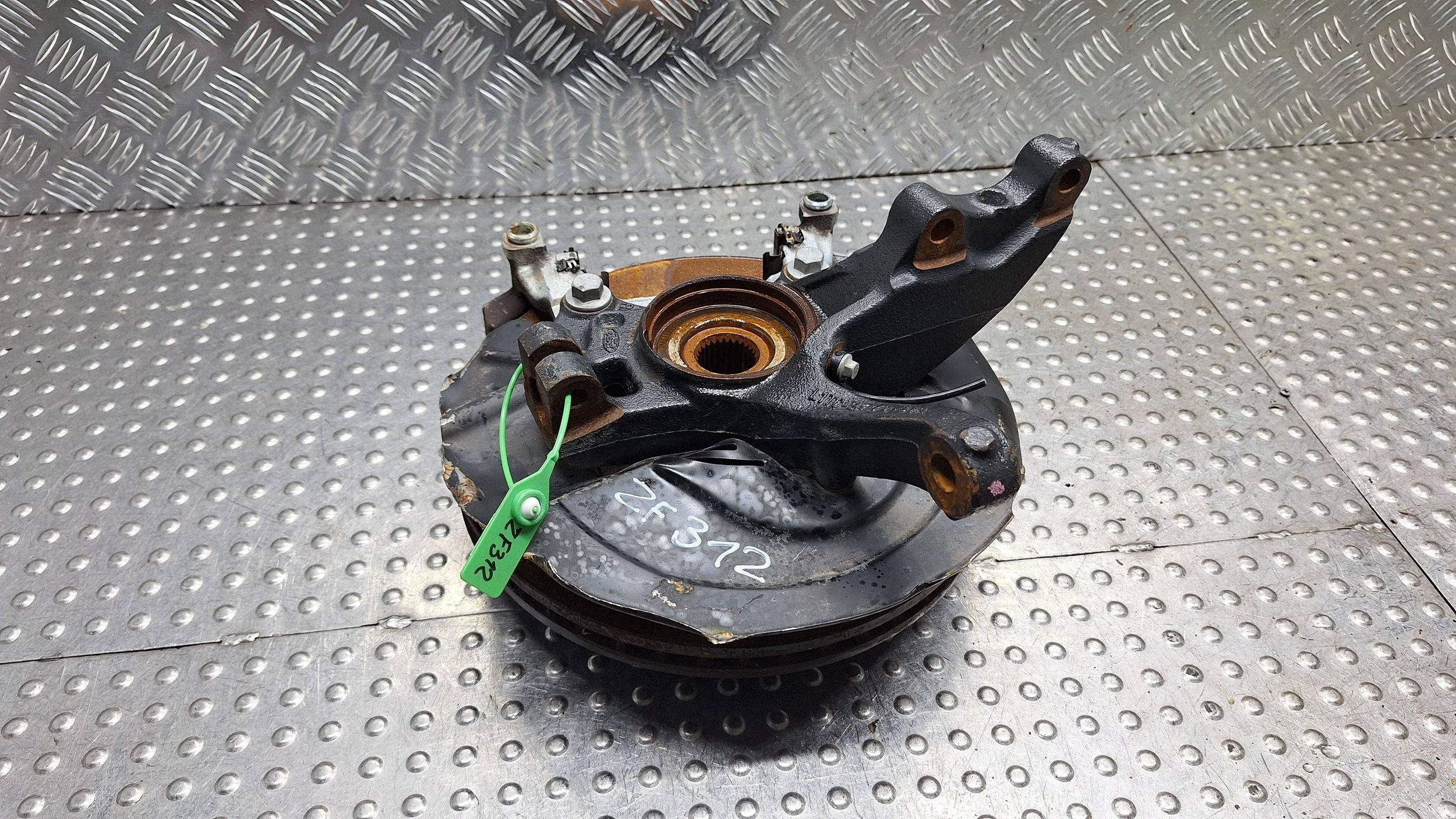 otoč čepu pravý předek L1TC-3K170-B1A FORD PUMA MK2