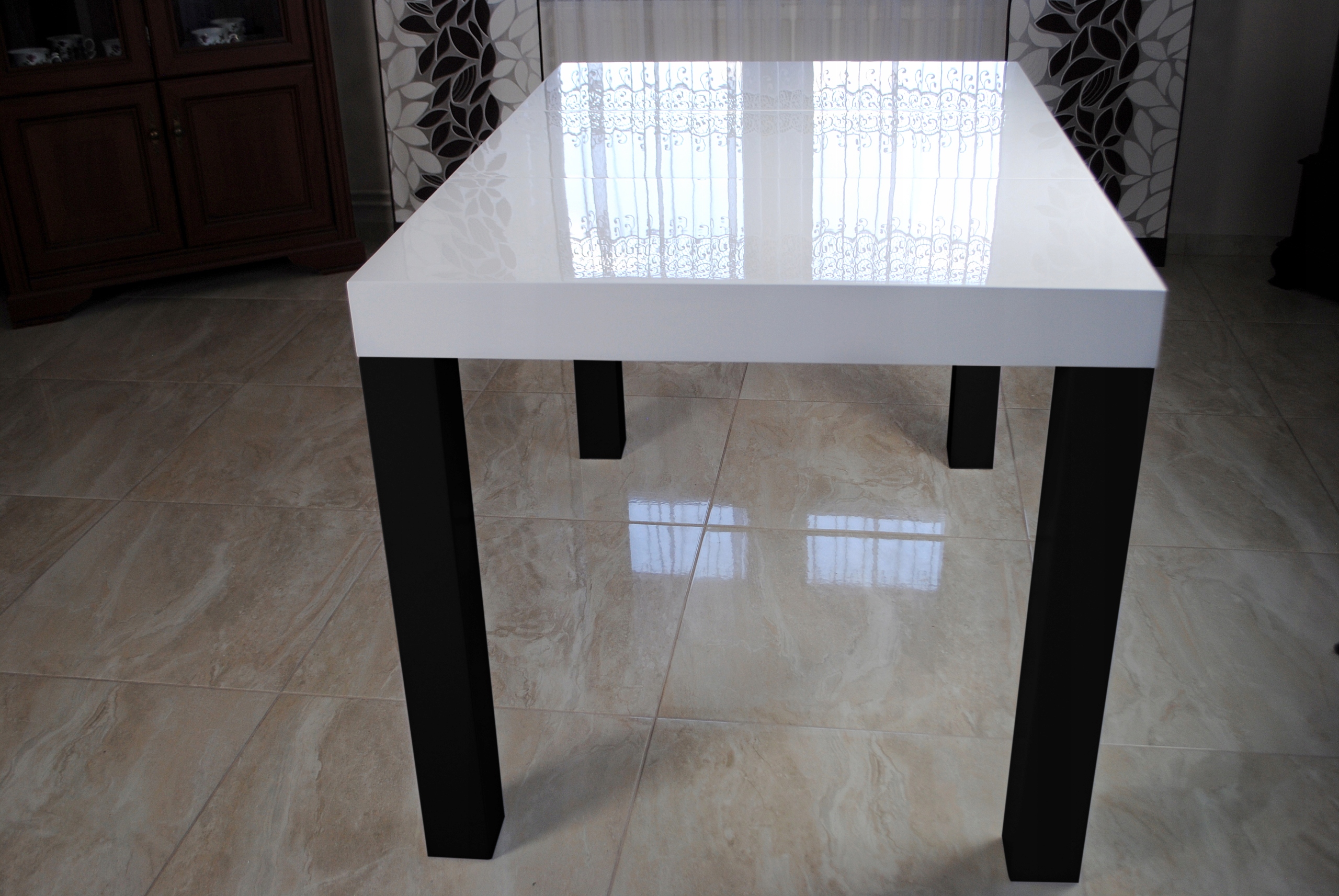 STÓŁ BIAŁY POŁYSK CZARNE NOGI ROZKŁADANY 80 X 80/160 SALON JADALNIA Kolekcja Stół  Martino