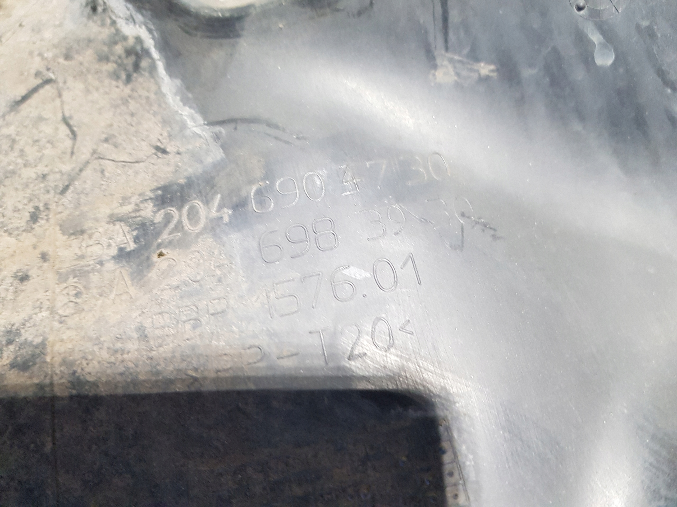 mudguard left front MERCEDES W204